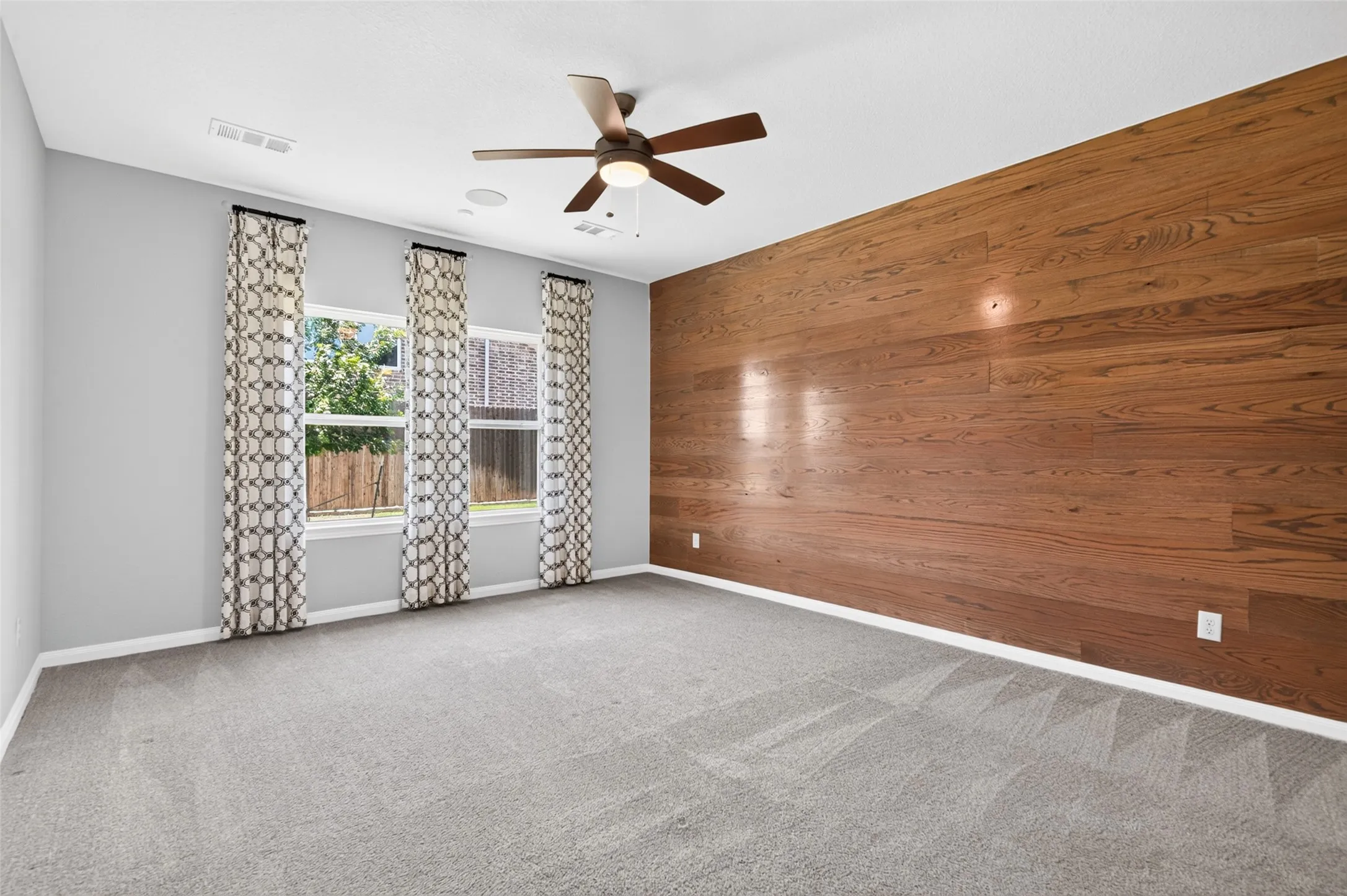 Single Family Residence For Sale in Kaufman County , 2020 Bronte Drive, Forney, Texas 75126, 4 Bedroom, 3 Bathroom, 2 Garage spaces, 2,440 Sqft, built in 2019, mls#21317824, Real Estate Agent in Forney, Homes For Sale in Kaufman county, Homes For Sale in Forney, Realtor in Forney Texas, Real Estate Brokerage Independent Realty Texas, Luminita Cordes Realtor