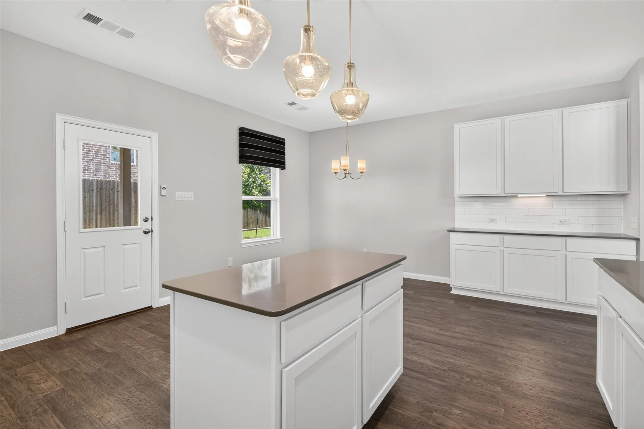 Single Family Residence For Sale in Kaufman County , 2020 Bronte Drive, Forney, Texas 75126, 4 Bedroom, 3 Bathroom, 2 Garage spaces, 2,440 Sqft, built in 2019, mls#21317824, Real Estate Agent in Forney, Homes For Sale in Kaufman county, Homes For Sale in Forney, Realtor in Forney Texas, Real Estate Brokerage Independent Realty Texas, Luminita Cordes Realtor