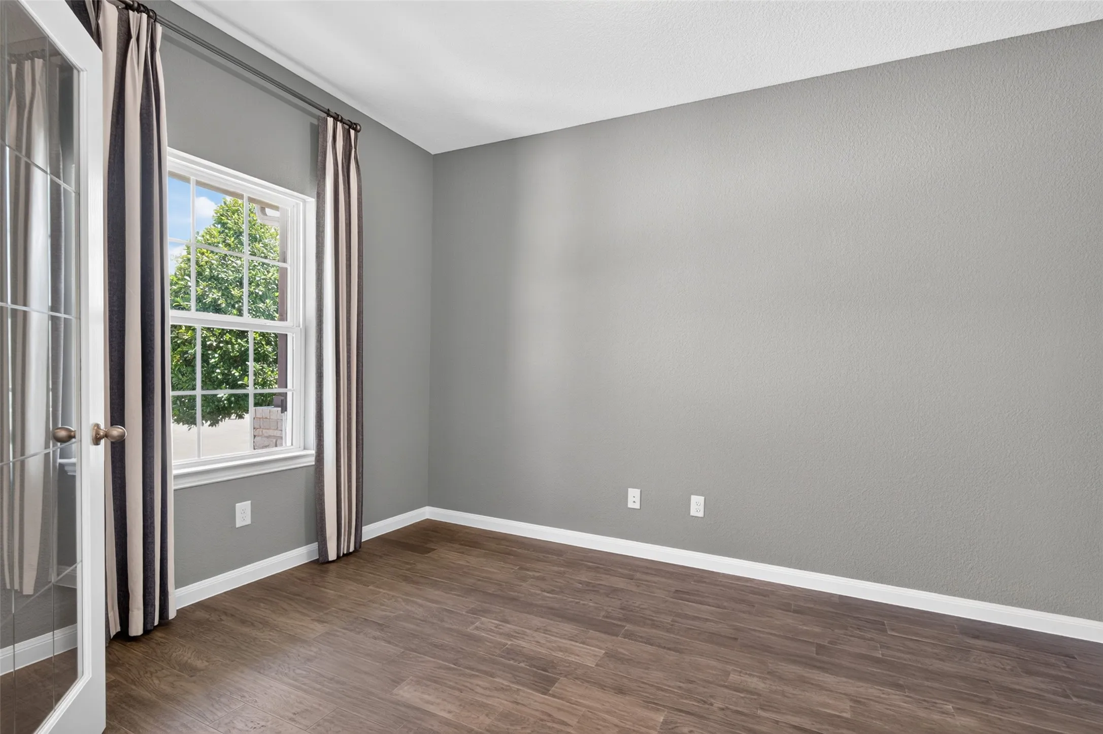 Single Family Residence For Sale in Kaufman County , 2020 Bronte Drive, Forney, Texas 75126, 4 Bedroom, 3 Bathroom, 2 Garage spaces, 2,440 Sqft, built in 2019, mls#21317824, Real Estate Agent in Forney, Homes For Sale in Kaufman county, Homes For Sale in Forney, Realtor in Forney Texas, Real Estate Brokerage Independent Realty Texas, Luminita Cordes Realtor