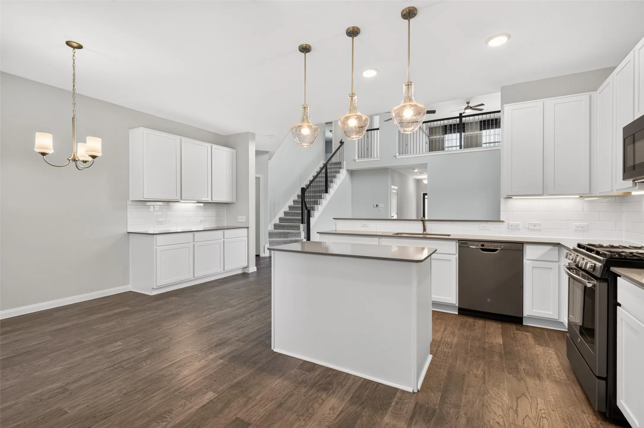 Single Family Residence For Sale in Kaufman County , 2020 Bronte Drive, Forney, Texas 75126, 4 Bedroom, 3 Bathroom, 2 Garage spaces, 2,440 Sqft, built in 2019, mls#21317824, Real Estate Agent in Forney, Homes For Sale in Kaufman county, Homes For Sale in Forney, Realtor in Forney Texas, Real Estate Brokerage Independent Realty Texas, Luminita Cordes Realtor