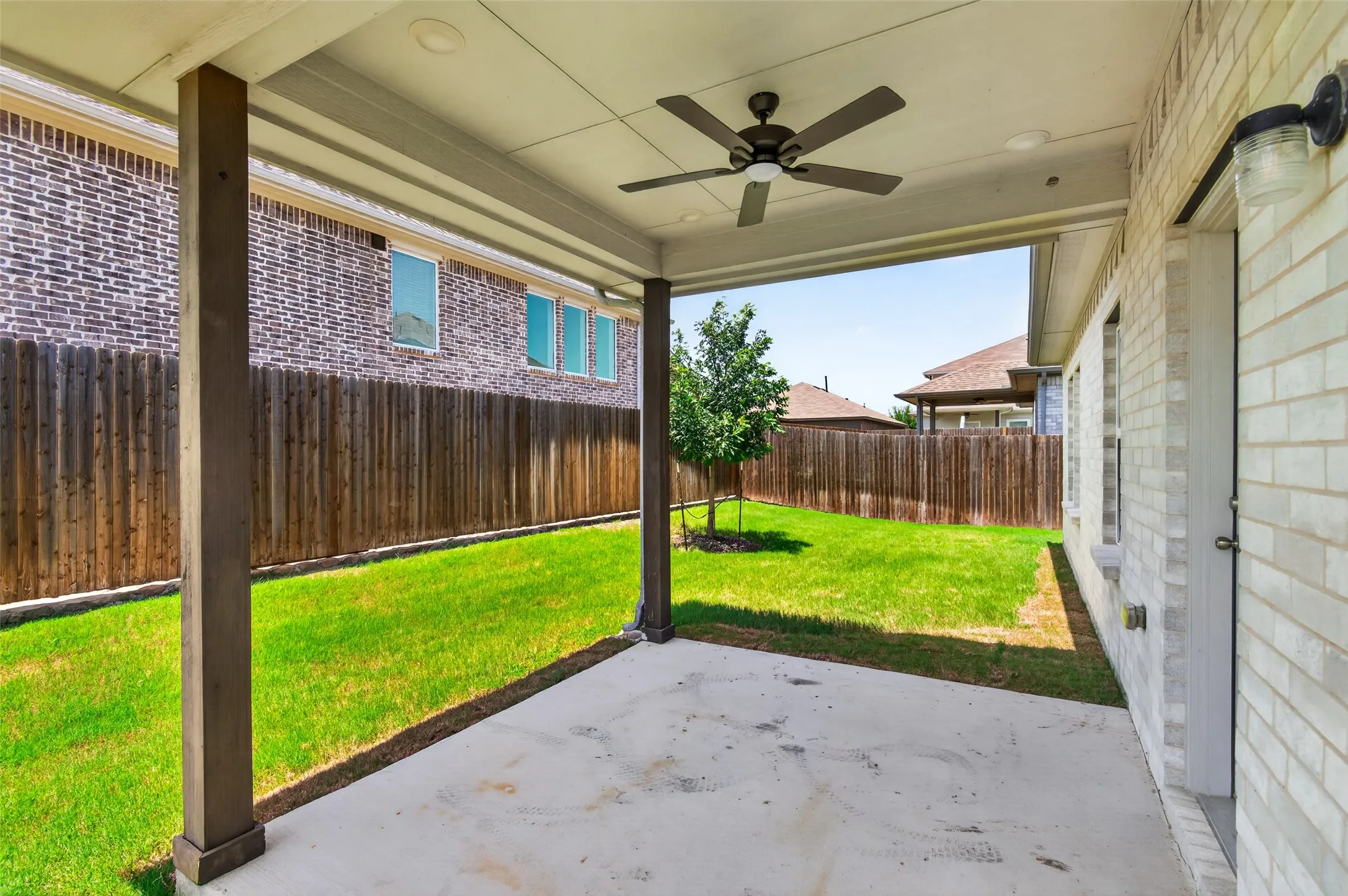 Single Family Residence For Sale in Kaufman County , 2020 Bronte Drive, Forney, Texas 75126, 4 Bedroom, 3 Bathroom, 2 Garage spaces, 2,440 Sqft, built in 2019, mls#21317824, Real Estate Agent in Forney, Homes For Sale in Kaufman county, Homes For Sale in Forney, Realtor in Forney Texas, Real Estate Brokerage Independent Realty Texas, Luminita Cordes Realtor