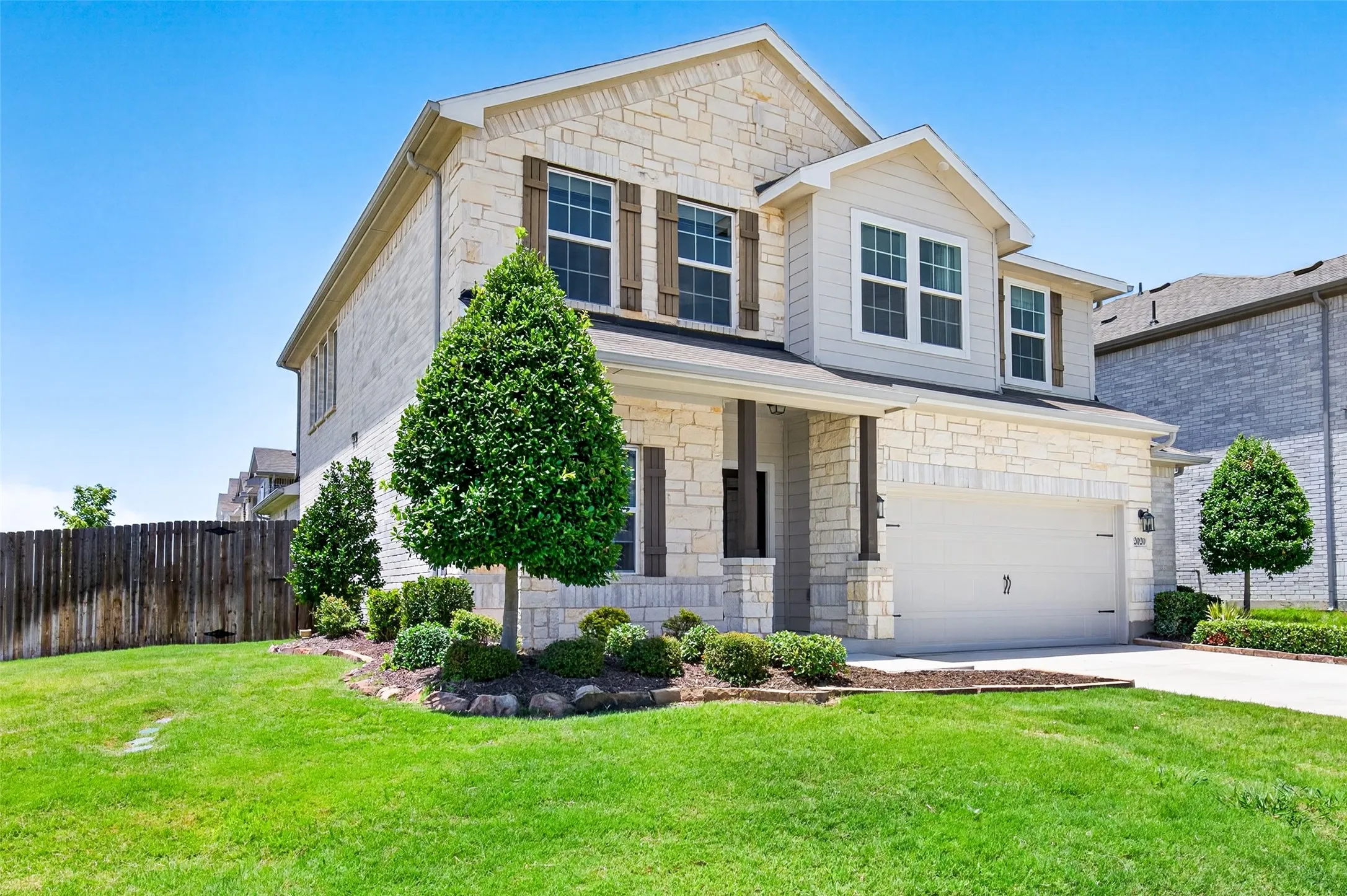Single Family Residence For Sale in Kaufman County , 2020 Bronte Drive, Forney, Texas 75126, 4 Bedroom, 3 Bathroom, 2 Garage spaces, 2,440 Sqft, built in 2019, mls#21317824, Real Estate Agent in Forney, Homes For Sale in Kaufman county, Homes For Sale in Forney, Realtor in Forney Texas, Real Estate Brokerage Independent Realty Texas, Luminita Cordes Realtor