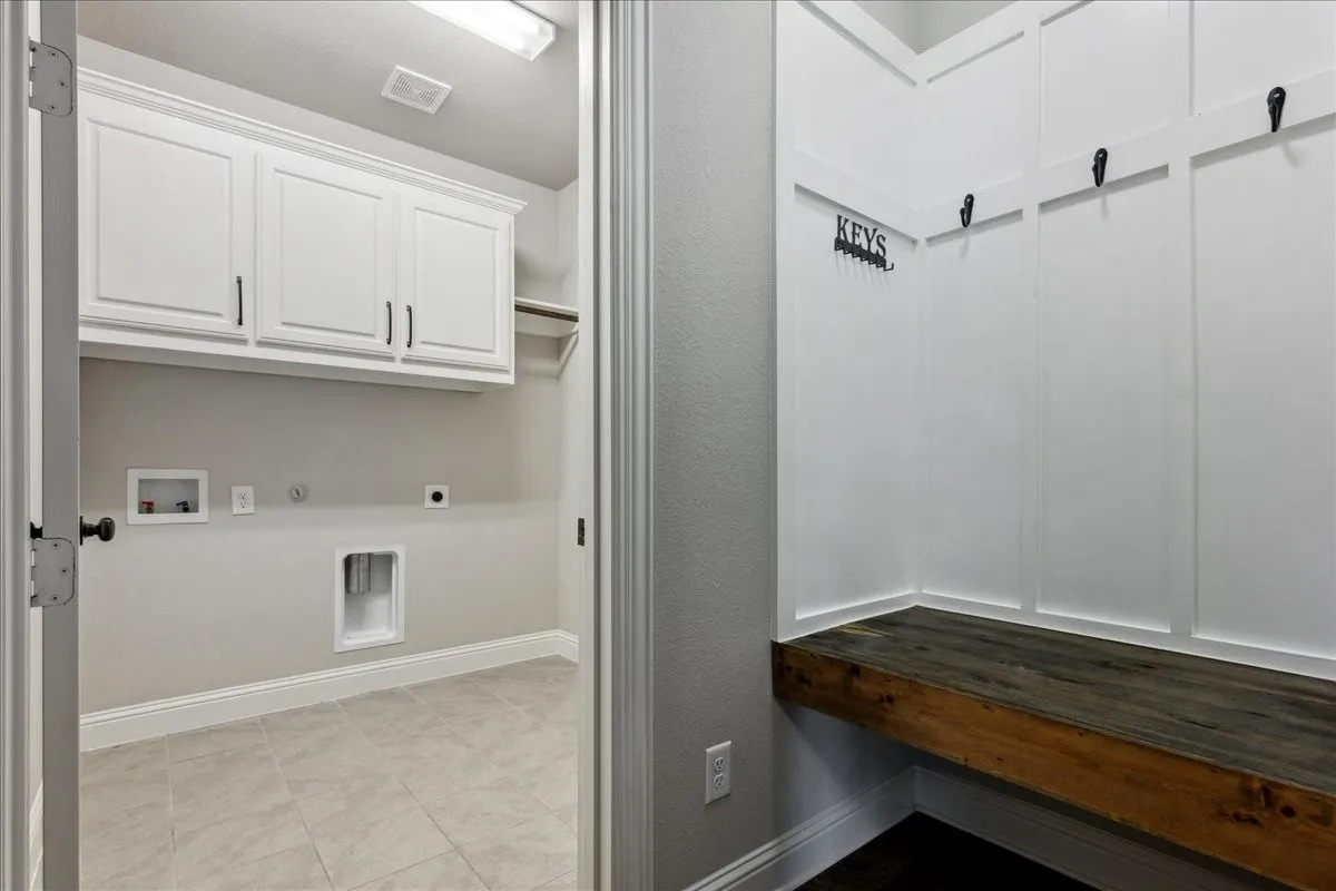 Single Family Residence For Sale in Ellis County , 541 Harvest Grove Drive, Waxahachie, Texas 75165, 3 Bedroom, 2 Bathroom, 2 Garage spaces, 2,295 Sqft, built in 2020, mls#21300893, Real Estate Agent in Waxahachie, Homes For Sale in Ellis county, Homes For Sale in Waxahachie, Realtor in Waxahachie Texas, Real Estate Brokerage Independent Realty Texas, Luminita Cordes Realtor