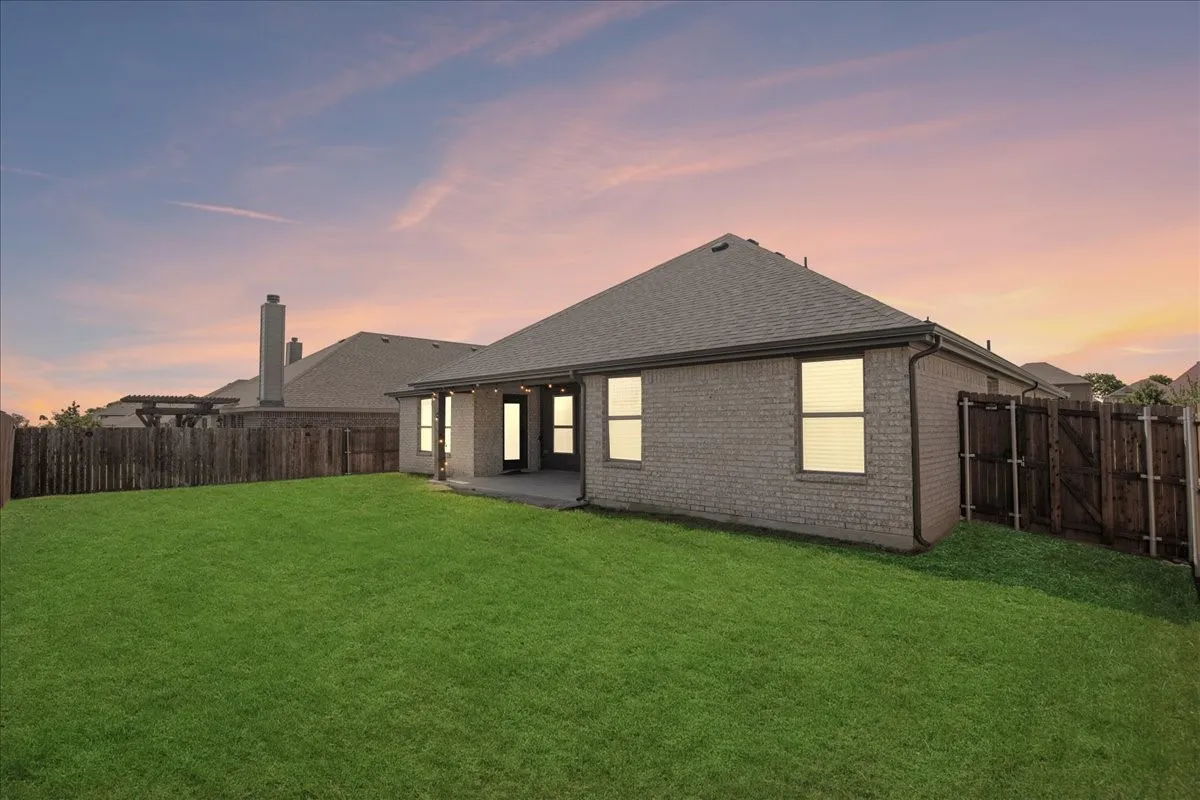 Single Family Residence For Sale in Ellis County , 541 Harvest Grove Drive, Waxahachie, Texas 75165, 3 Bedroom, 2 Bathroom, 2 Garage spaces, 2,295 Sqft, built in 2020, mls#21300893, Real Estate Agent in Waxahachie, Homes For Sale in Ellis county, Homes For Sale in Waxahachie, Realtor in Waxahachie Texas, Real Estate Brokerage Independent Realty Texas, Luminita Cordes Realtor