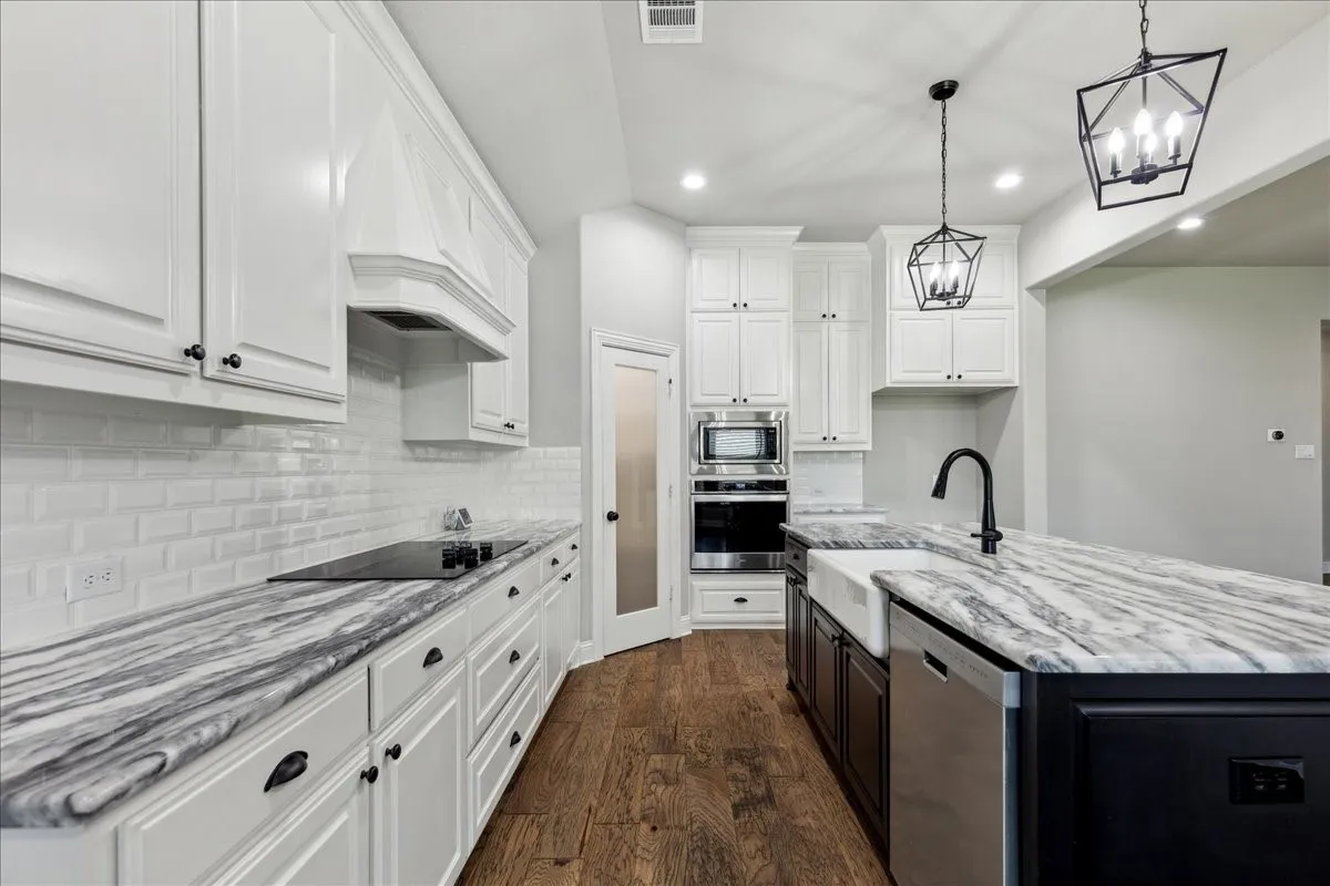Single Family Residence For Sale in Ellis County , 541 Harvest Grove Drive, Waxahachie, Texas 75165, 3 Bedroom, 2 Bathroom, 2 Garage spaces, 2,295 Sqft, built in 2020, mls#21300893, Real Estate Agent in Waxahachie, Homes For Sale in Ellis county, Homes For Sale in Waxahachie, Realtor in Waxahachie Texas, Real Estate Brokerage Independent Realty Texas, Luminita Cordes Realtor