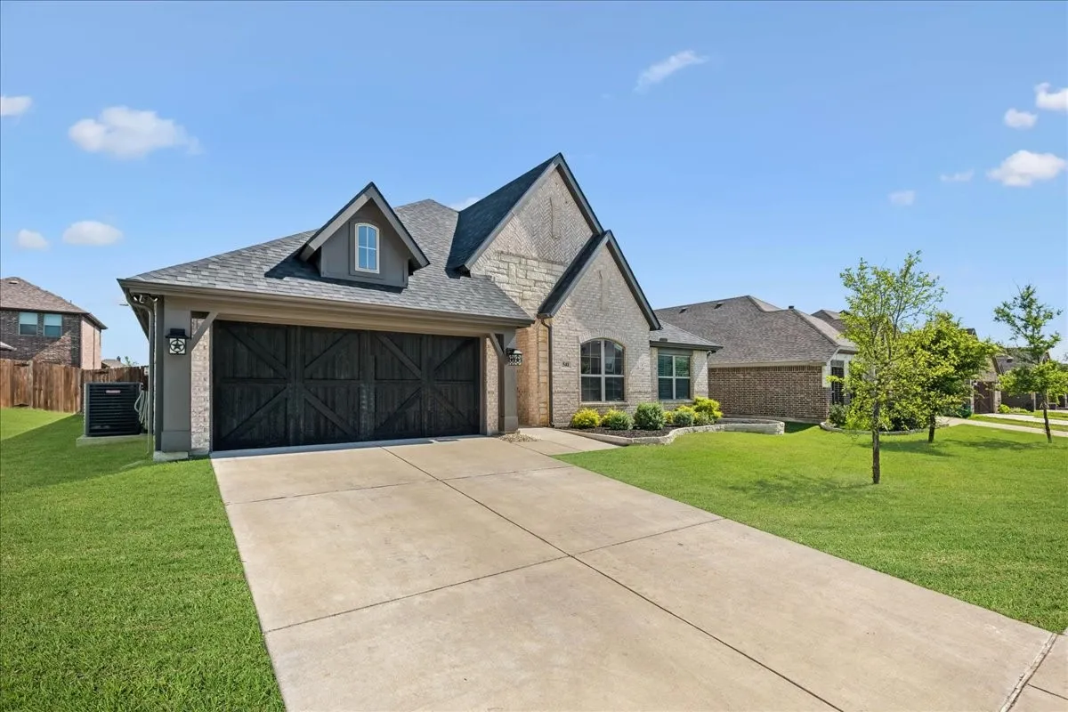 Single Family Residence For Sale in Ellis County , 541 Harvest Grove Drive, Waxahachie, Texas 75165, 3 Bedroom, 2 Bathroom, 2 Garage spaces, 2,295 Sqft, built in 2020, mls#21300893, Real Estate Agent in Waxahachie, Homes For Sale in Ellis county, Homes For Sale in Waxahachie, Realtor in Waxahachie Texas, Real Estate Brokerage Independent Realty Texas, Luminita Cordes Realtor