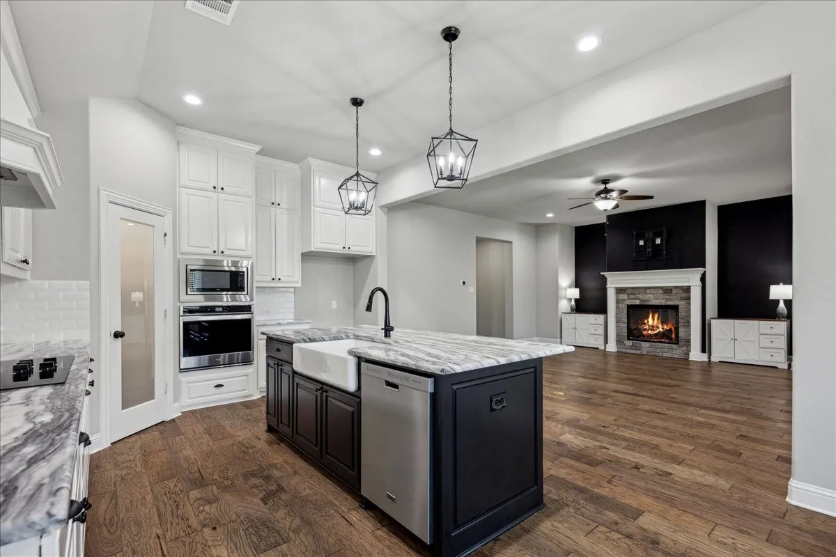 Single Family Residence For Sale in Ellis County , 541 Harvest Grove Drive, Waxahachie, Texas 75165, 3 Bedroom, 2 Bathroom, 2 Garage spaces, 2,295 Sqft, built in 2020, mls#21300893, Real Estate Agent in Waxahachie, Homes For Sale in Ellis county, Homes For Sale in Waxahachie, Realtor in Waxahachie Texas, Real Estate Brokerage Independent Realty Texas, Luminita Cordes Realtor