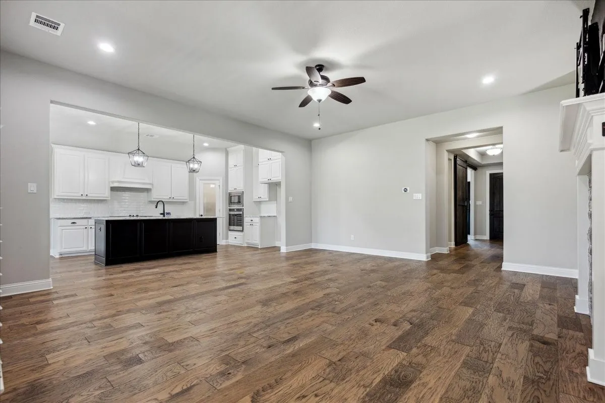 Single Family Residence For Sale in Ellis County , 541 Harvest Grove Drive, Waxahachie, Texas 75165, 3 Bedroom, 2 Bathroom, 2 Garage spaces, 2,295 Sqft, built in 2020, mls#21300893, Real Estate Agent in Waxahachie, Homes For Sale in Ellis county, Homes For Sale in Waxahachie, Realtor in Waxahachie Texas, Real Estate Brokerage Independent Realty Texas, Luminita Cordes Realtor