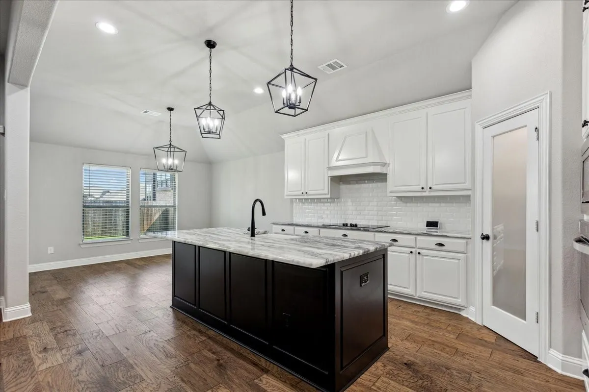Single Family Residence For Sale in Ellis County , 541 Harvest Grove Drive, Waxahachie, Texas 75165, 3 Bedroom, 2 Bathroom, 2 Garage spaces, 2,295 Sqft, built in 2020, mls#21300893, Real Estate Agent in Waxahachie, Homes For Sale in Ellis county, Homes For Sale in Waxahachie, Realtor in Waxahachie Texas, Real Estate Brokerage Independent Realty Texas, Luminita Cordes Realtor