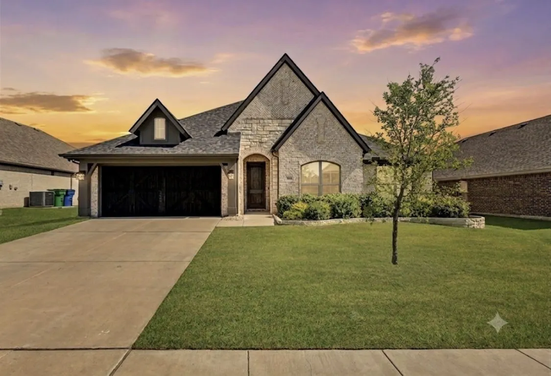 Single Family Residence For Sale in Ellis County , 541 Harvest Grove Drive, Waxahachie, Texas 75165, 3 Bedroom, 2 Bathroom, 2 Garage spaces, 2,295 Sqft, built in 2020, mls#21300893, Real Estate Agent in Waxahachie, Homes For Sale in Ellis county, Homes For Sale in Waxahachie, Realtor in Waxahachie Texas, Real Estate Brokerage Independent Realty Texas, Luminita Cordes Realtor