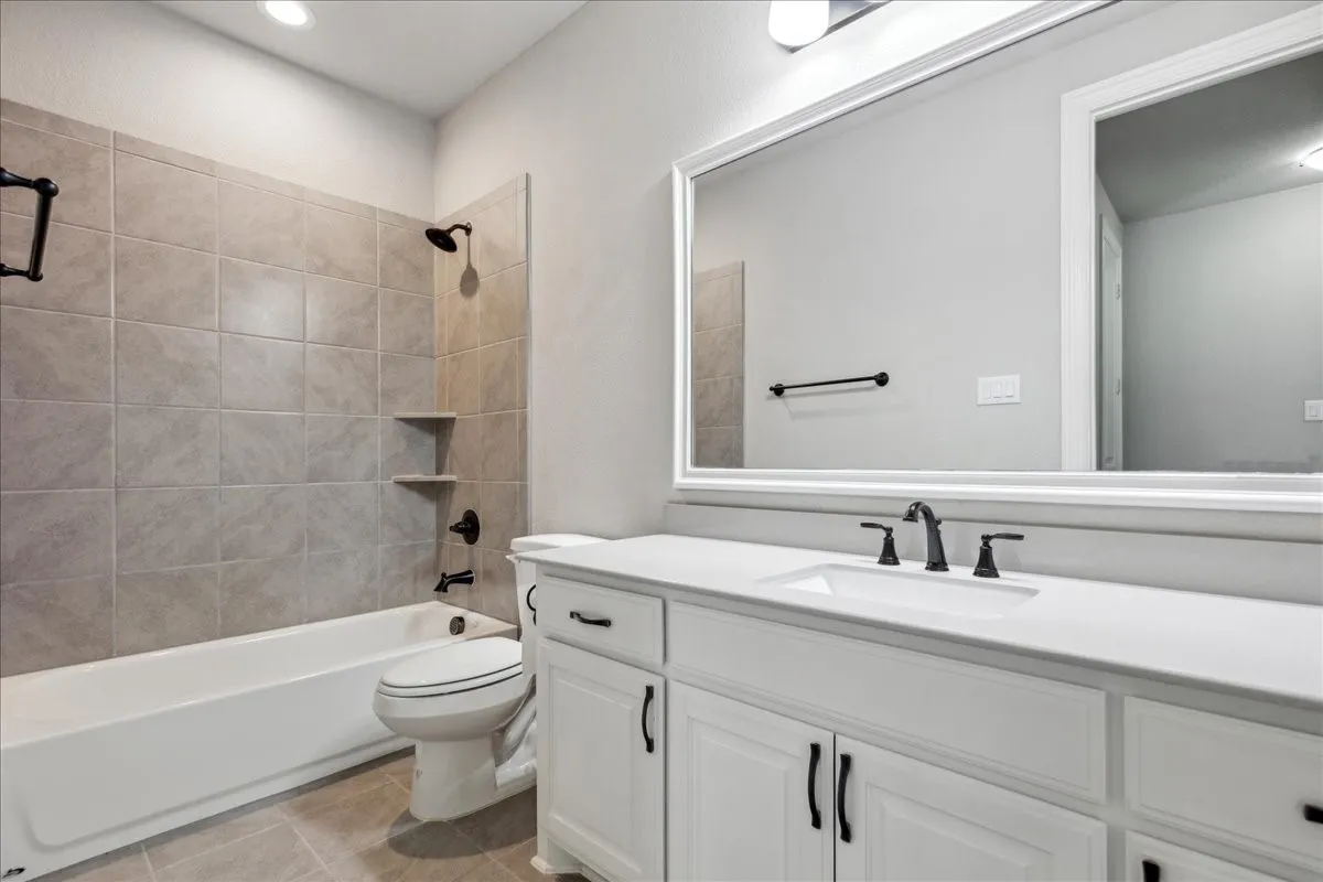 Single Family Residence For Sale in Ellis County , 541 Harvest Grove Drive, Waxahachie, Texas 75165, 3 Bedroom, 2 Bathroom, 2 Garage spaces, 2,295 Sqft, built in 2020, mls#21300893, Real Estate Agent in Waxahachie, Homes For Sale in Ellis county, Homes For Sale in Waxahachie, Realtor in Waxahachie Texas, Real Estate Brokerage Independent Realty Texas, Luminita Cordes Realtor