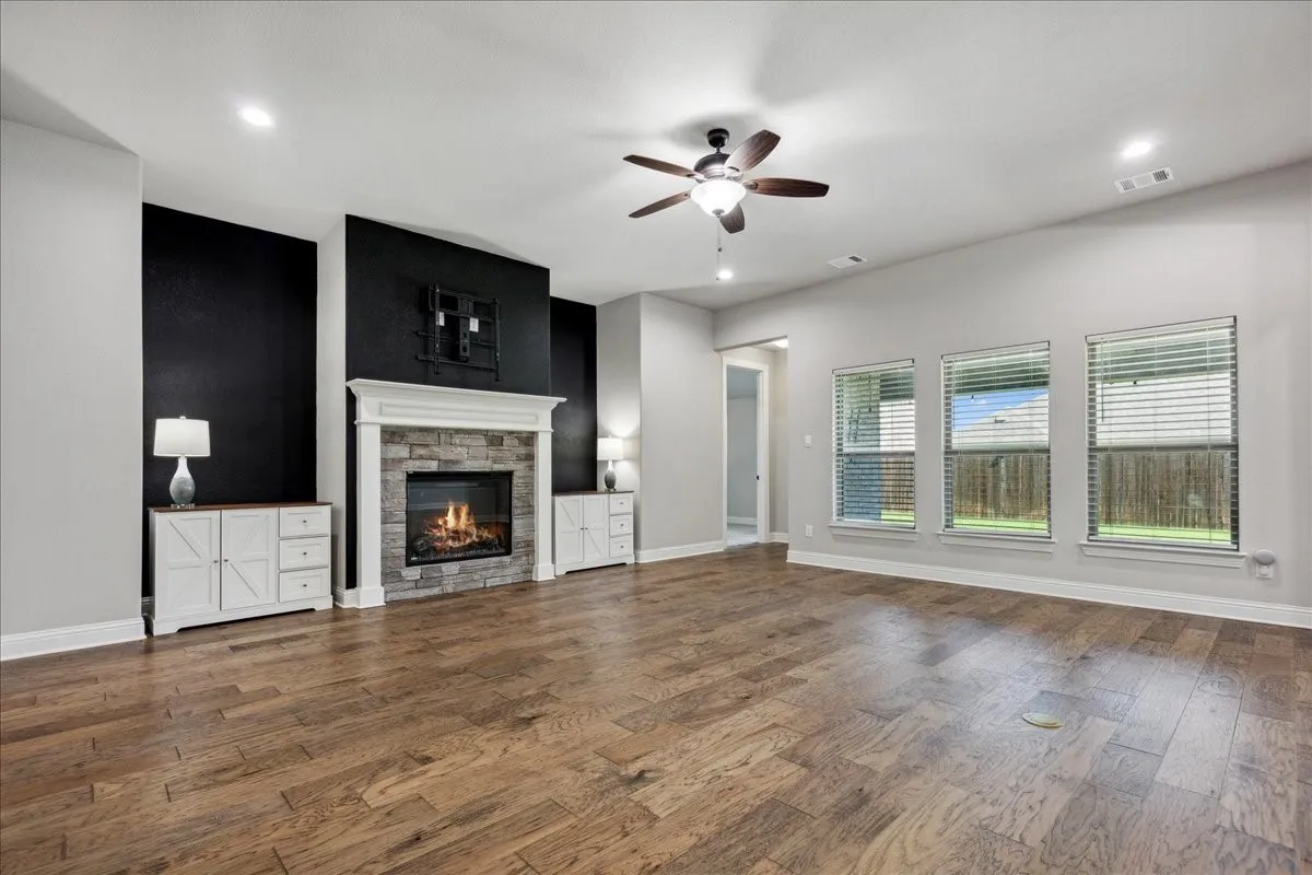 Single Family Residence For Sale in Ellis County , 541 Harvest Grove Drive, Waxahachie, Texas 75165, 3 Bedroom, 2 Bathroom, 2 Garage spaces, 2,295 Sqft, built in 2020, mls#21300893, Real Estate Agent in Waxahachie, Homes For Sale in Ellis county, Homes For Sale in Waxahachie, Realtor in Waxahachie Texas, Real Estate Brokerage Independent Realty Texas, Luminita Cordes Realtor