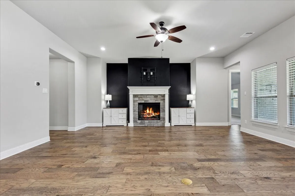 Single Family Residence For Sale in Ellis County , 541 Harvest Grove Drive, Waxahachie, Texas 75165, 3 Bedroom, 2 Bathroom, 2 Garage spaces, 2,295 Sqft, built in 2020, mls#21300893, Real Estate Agent in Waxahachie, Homes For Sale in Ellis county, Homes For Sale in Waxahachie, Realtor in Waxahachie Texas, Real Estate Brokerage Independent Realty Texas, Luminita Cordes Realtor