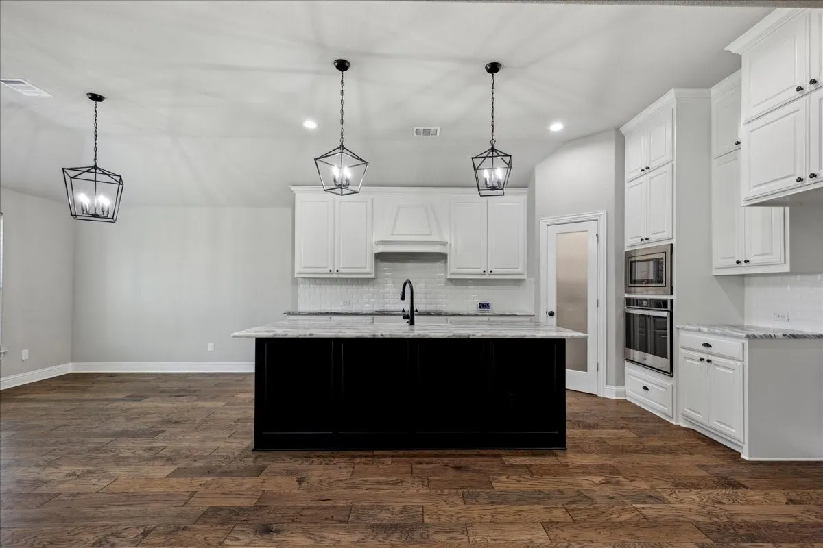 Single Family Residence For Sale in Ellis County , 541 Harvest Grove Drive, Waxahachie, Texas 75165, 3 Bedroom, 2 Bathroom, 2 Garage spaces, 2,295 Sqft, built in 2020, mls#21300893, Real Estate Agent in Waxahachie, Homes For Sale in Ellis county, Homes For Sale in Waxahachie, Realtor in Waxahachie Texas, Real Estate Brokerage Independent Realty Texas, Luminita Cordes Realtor