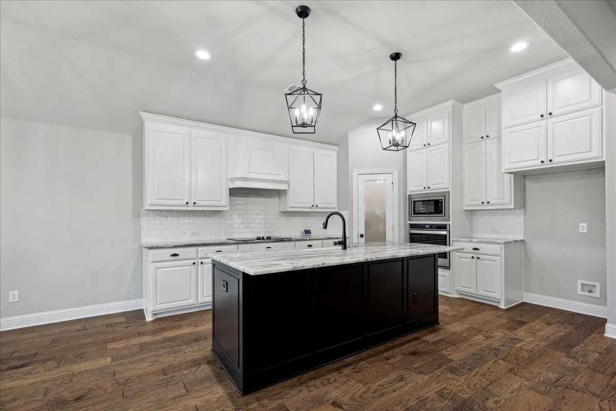 Single Family Residence For Sale in Ellis County , 541 Harvest Grove Drive, Waxahachie, Texas 75165, 3 Bedroom, 2 Bathroom, 2 Garage spaces, 2,295 Sqft, built in 2020, mls#21300893, Real Estate Agent in Waxahachie, Homes For Sale in Ellis county, Homes For Sale in Waxahachie, Realtor in Waxahachie Texas, Real Estate Brokerage Independent Realty Texas, Luminita Cordes Realtor