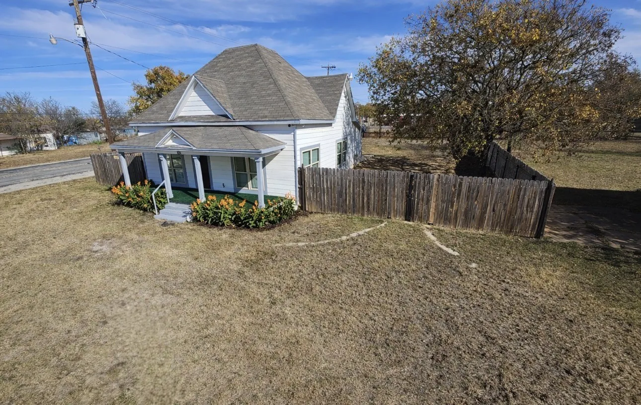 Single Family Residence For Sale in Clay County , 101 S Walnut Avenue, Petrolia, Texas 76377, 3 Bedroom, 2 Bathroom, Garage spaces, 1,264 Sqft, built in 1920, mls#21320090, Real Estate Agent in Petrolia, Homes For Sale in Clay county, Homes For Sale in Petrolia, Realtor in Petrolia Texas, Real Estate Brokerage Independent Realty Texas, Luminita Cordes Realtor