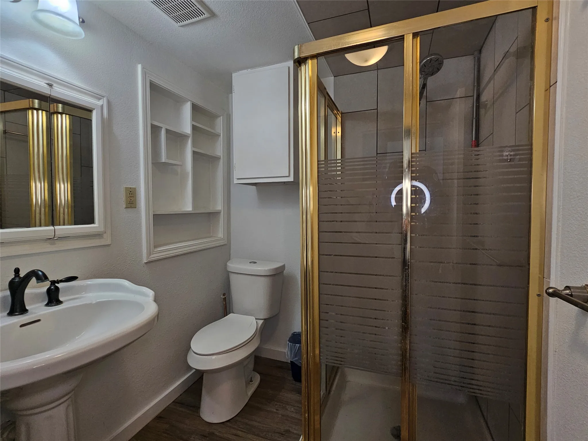 Single Family Residence For Sale in Clay County , 101 S Walnut Avenue, Petrolia, Texas 76377, 3 Bedroom, 2 Bathroom, Garage spaces, 1,264 Sqft, built in 1920, mls#21320090, Real Estate Agent in Petrolia, Homes For Sale in Clay county, Homes For Sale in Petrolia, Realtor in Petrolia Texas, Real Estate Brokerage Independent Realty Texas, Luminita Cordes Realtor