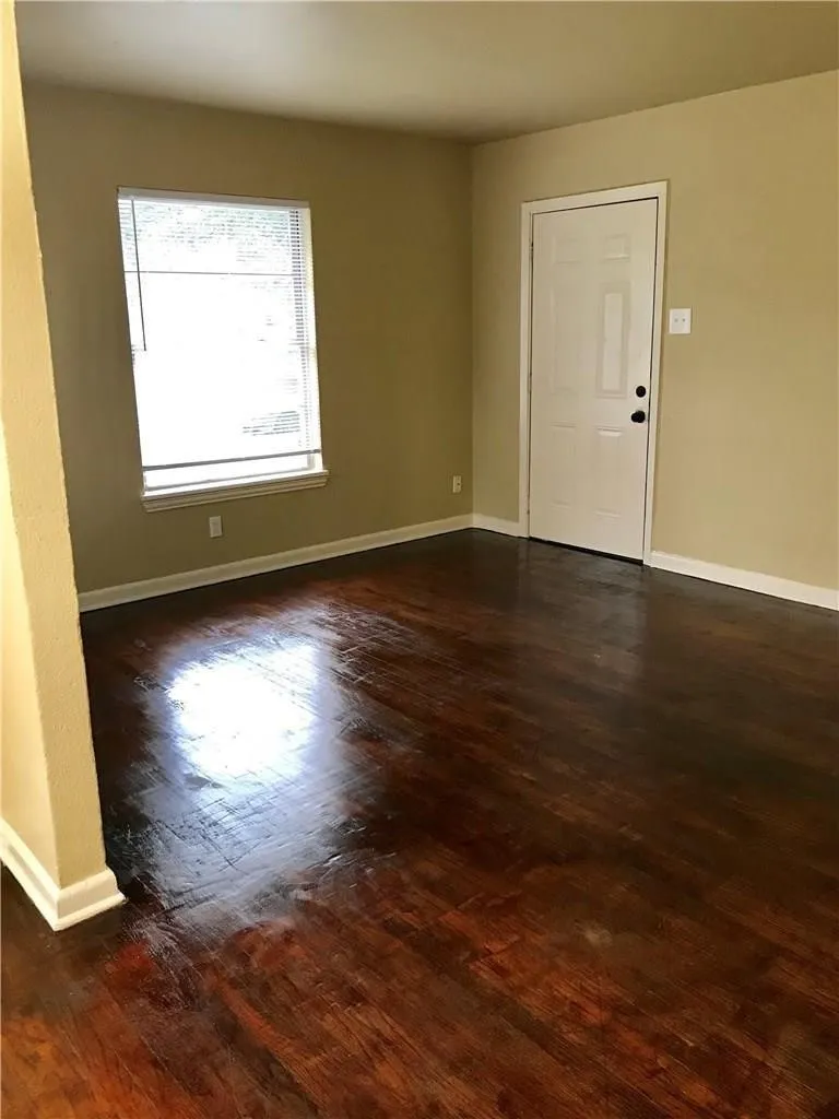 Duplex For Rent in Dallas County , 932 Harlandale Avenue 932, Dallas, Texas 75216, 2 Bedroom, 1 Bathroom, Garage spaces, 944 Sqft, built in 1953, mls#21319931, Real Estate Agent in Dallas, Homes For Rent in Dallas county, Homes For Rent in Dallas, Realtor in Dallas Texas, Real Estate Brokerage Independent Realty Texas, Luminita Cordes Realtor