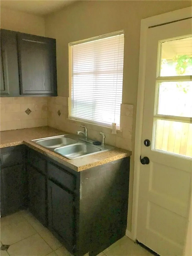 Duplex For Rent in Dallas County , 932 Harlandale Avenue 932, Dallas, Texas 75216, 2 Bedroom, 1 Bathroom, Garage spaces, 944 Sqft, built in 1953, mls#21319931, Real Estate Agent in Dallas, Homes For Rent in Dallas county, Homes For Rent in Dallas, Realtor in Dallas Texas, Real Estate Brokerage Independent Realty Texas, Luminita Cordes Realtor