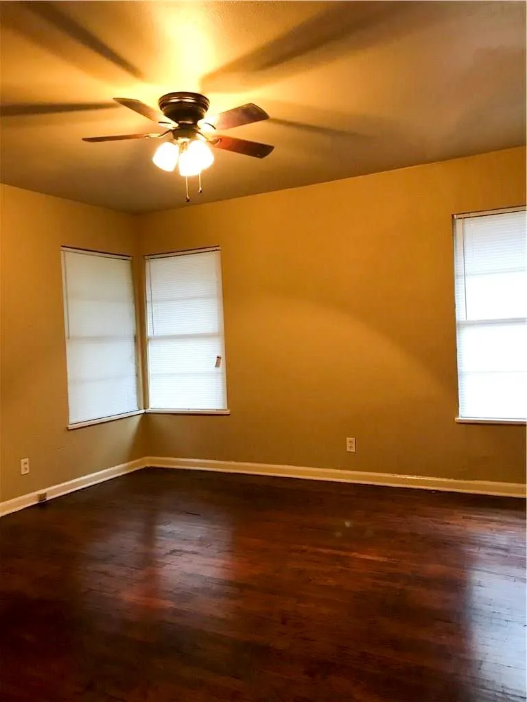 Duplex For Rent in Dallas County , 932 Harlandale Avenue 932, Dallas, Texas 75216, 2 Bedroom, 1 Bathroom, Garage spaces, 944 Sqft, built in 1953, mls#21319931, Real Estate Agent in Dallas, Homes For Rent in Dallas county, Homes For Rent in Dallas, Realtor in Dallas Texas, Real Estate Brokerage Independent Realty Texas, Luminita Cordes Realtor