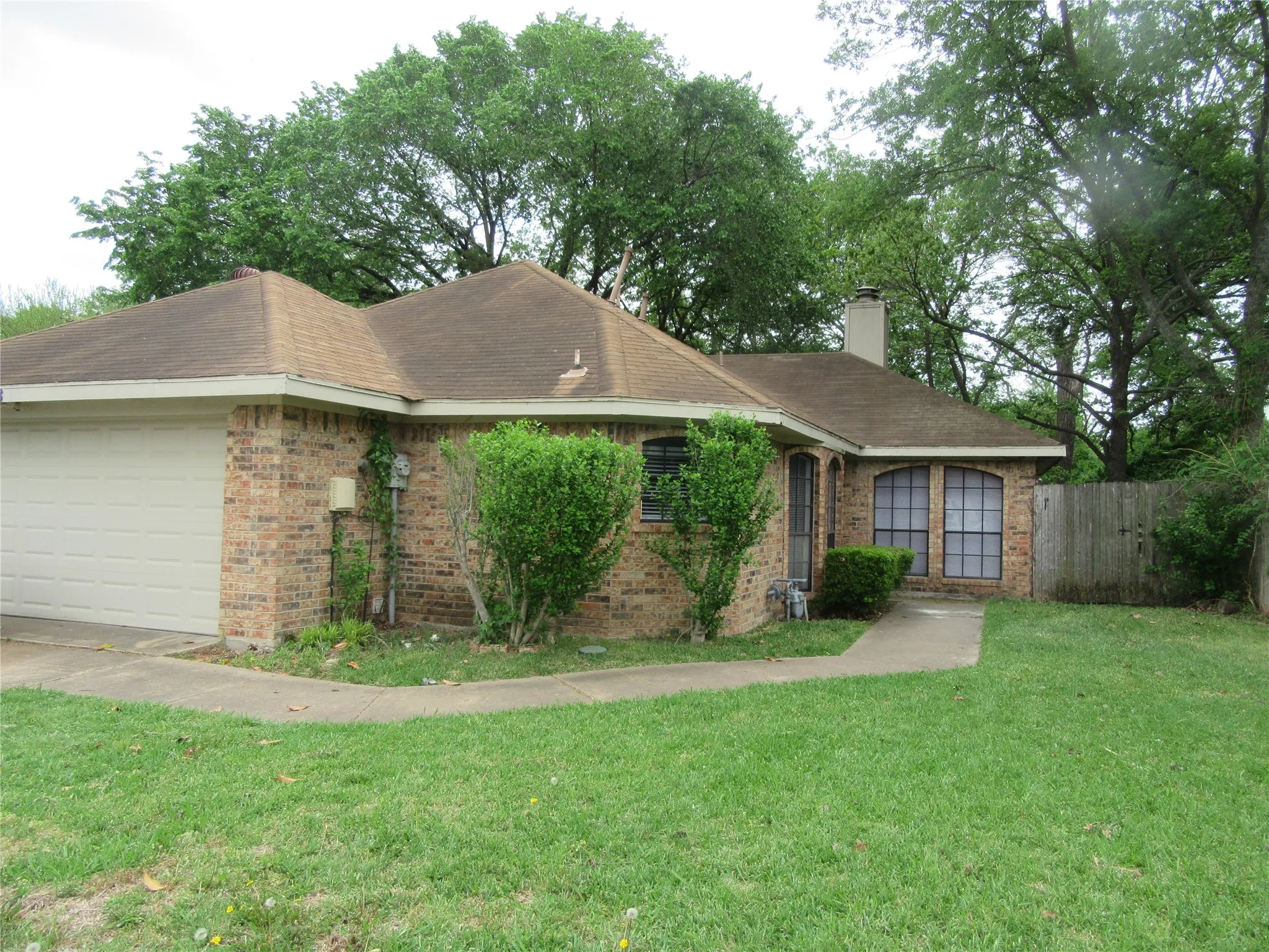Single Family Residence For Rent in Collin County , 1428 Camelia Drive, Plano, Texas 75074, 3 Bedroom, 2 Bathroom, 2 Garage spaces, 1,329 Sqft, built in 1982, mls#21320097, Real Estate Agent in Plano, Homes For Rent in Collin county, Homes For Rent in Plano, Realtor in Plano Texas, Real Estate Brokerage Independent Realty Texas, Luminita Cordes Realtor