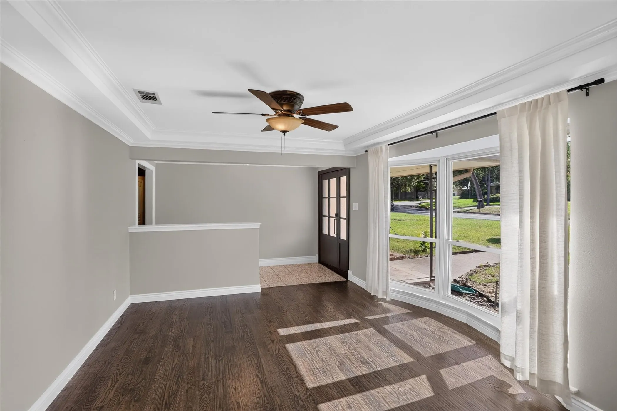 Single Family Residence For Sale in Dallas County , 1438 Vicki Lane, Cedar Hill, Texas 75104, 3 Bedroom, 2 Bathroom, 2 Garage spaces, 2,068 Sqft, built in 1967, mls#21318603, Real Estate Agent in Cedar Hill, Homes For Sale in Dallas county, Homes For Sale in Cedar Hill, Realtor in Cedar Hill Texas, Real Estate Brokerage Independent Realty Texas, Luminita Cordes Realtor