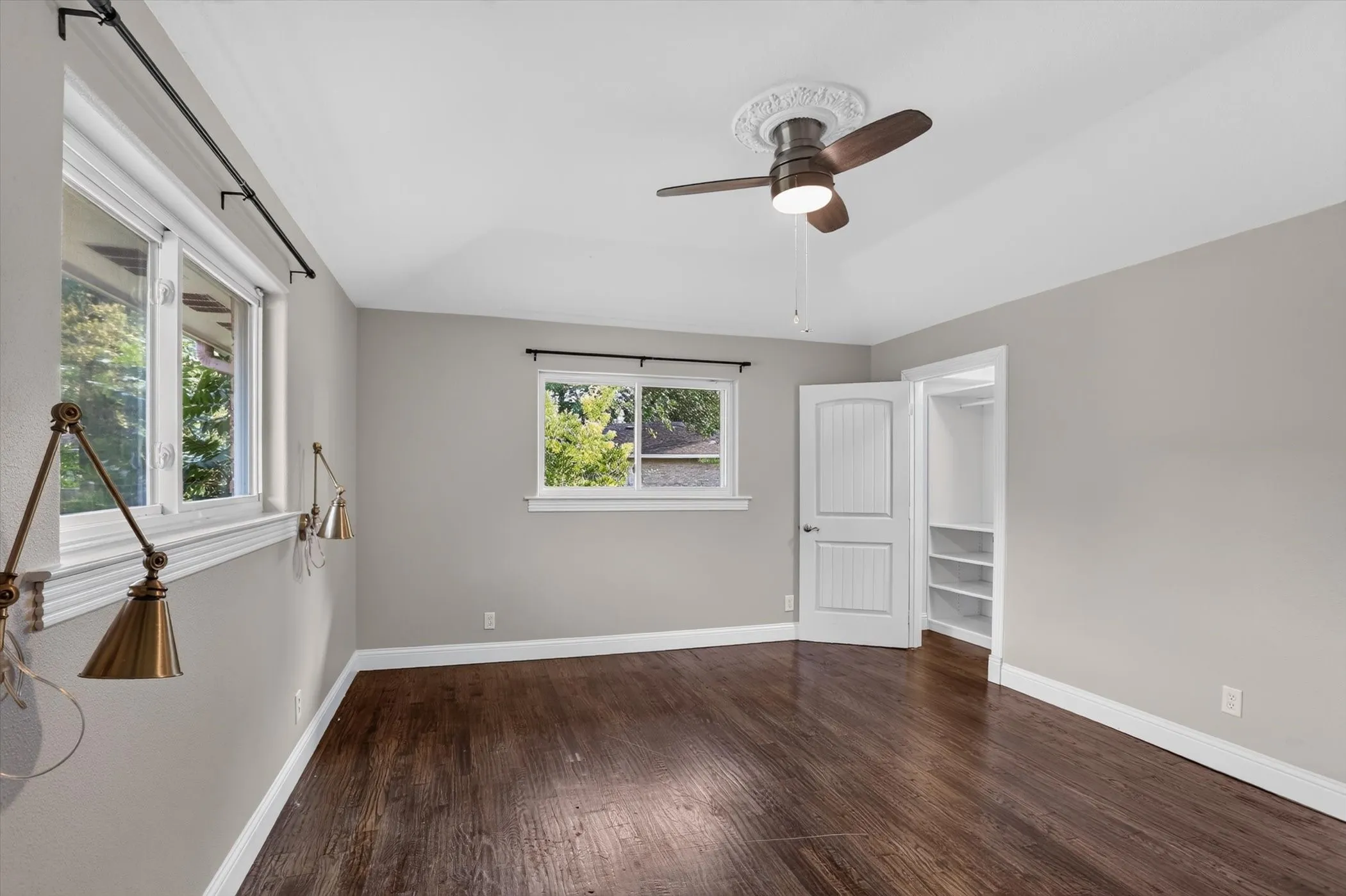 Single Family Residence For Sale in Dallas County , 1438 Vicki Lane, Cedar Hill, Texas 75104, 3 Bedroom, 2 Bathroom, 2 Garage spaces, 2,068 Sqft, built in 1967, mls#21318603, Real Estate Agent in Cedar Hill, Homes For Sale in Dallas county, Homes For Sale in Cedar Hill, Realtor in Cedar Hill Texas, Real Estate Brokerage Independent Realty Texas, Luminita Cordes Realtor