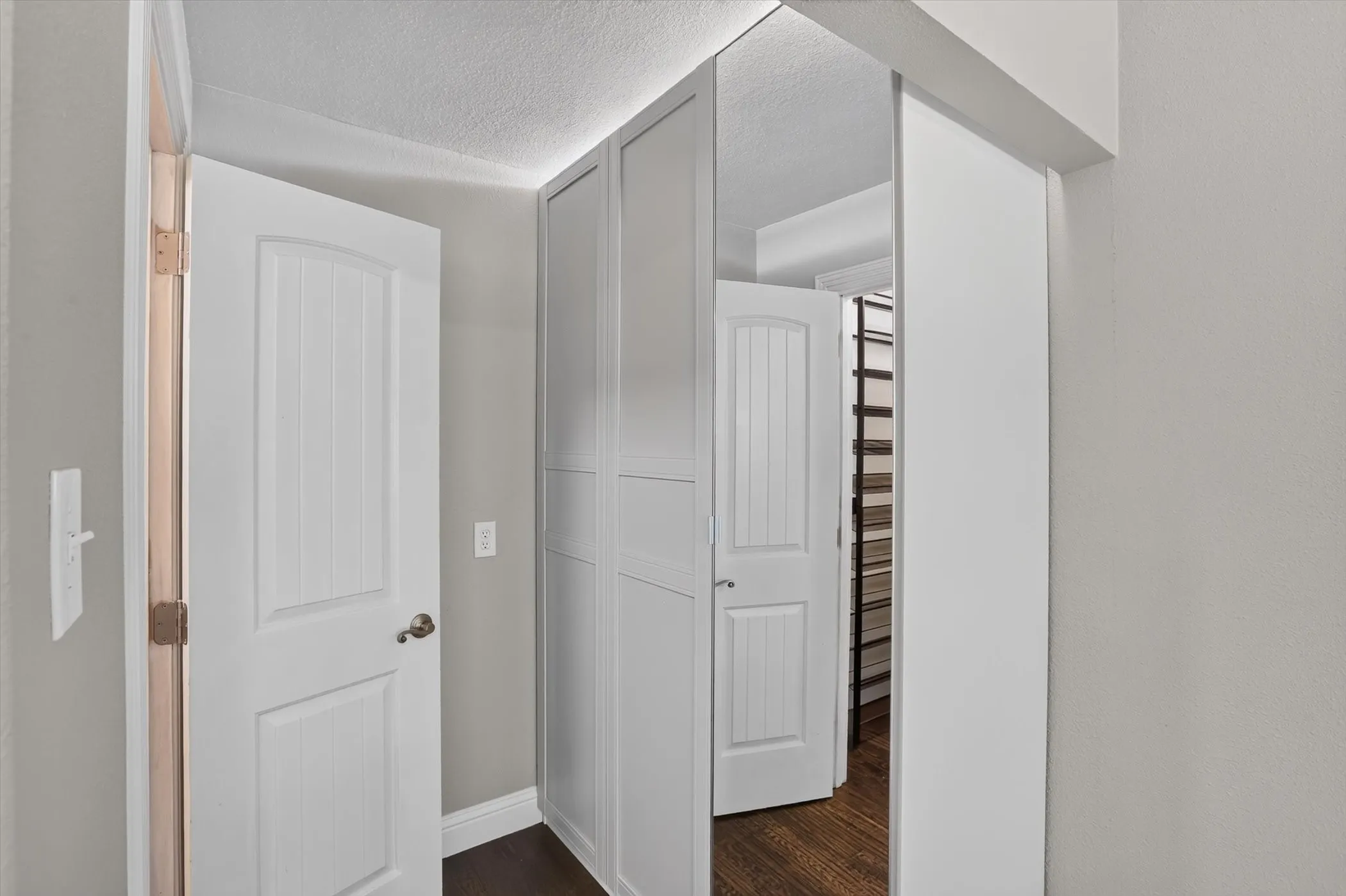 Single Family Residence For Sale in Dallas County , 1438 Vicki Lane, Cedar Hill, Texas 75104, 3 Bedroom, 2 Bathroom, 2 Garage spaces, 2,068 Sqft, built in 1967, mls#21318603, Real Estate Agent in Cedar Hill, Homes For Sale in Dallas county, Homes For Sale in Cedar Hill, Realtor in Cedar Hill Texas, Real Estate Brokerage Independent Realty Texas, Luminita Cordes Realtor