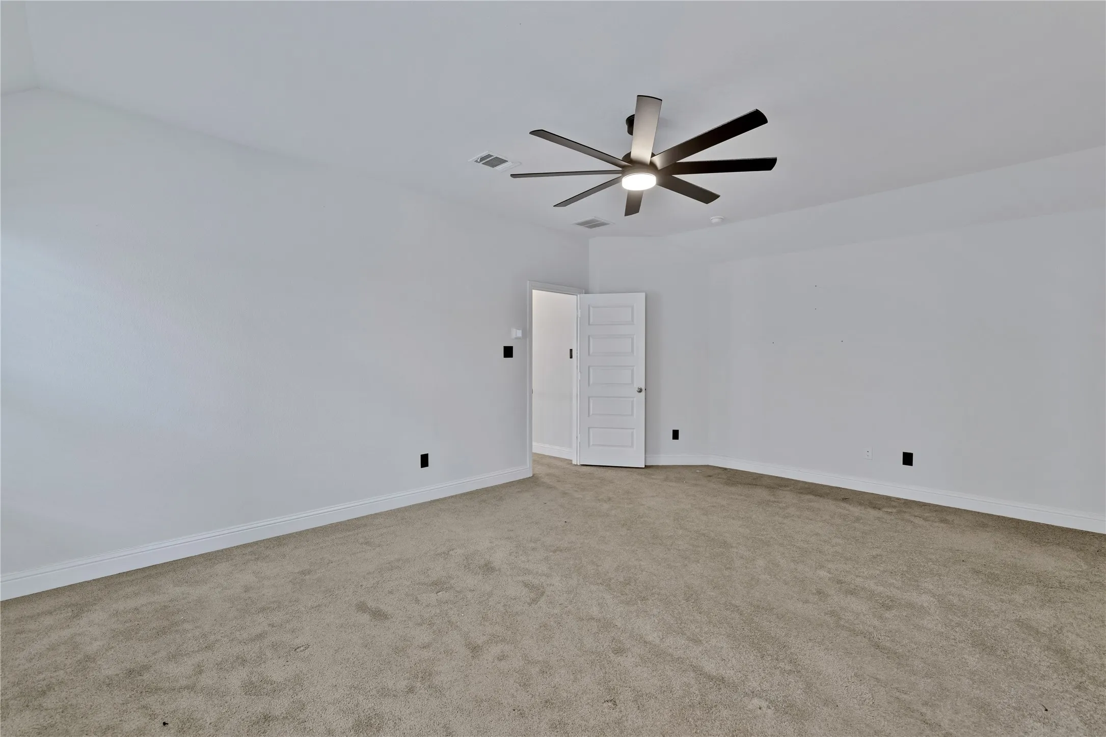 Single Family Residence For Sale in Denton County , 16916 Sophora Avenue, Justin, Texas 76247, 3 Bedroom, 3 Bathroom, 2 Garage spaces, 2,883 Sqft, built in 2023, mls#21320107, Real Estate Agent in Justin, Homes For Sale in Denton county, Homes For Sale in Justin, Realtor in Justin Texas, Real Estate Brokerage Independent Realty Texas, Luminita Cordes Realtor