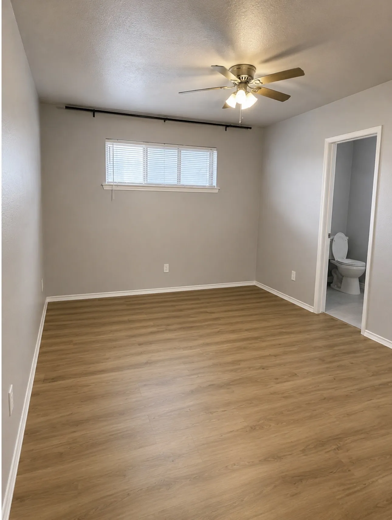 Single Family Residence For Sale in Dallas County , 9022 Villa Park Circle, Dallas, Texas 75225, 3 Bedroom, 2 Bathroom, 2 Garage spaces, 1,678 Sqft, built in 1966, mls#21315578, Real Estate Agent in Dallas, Homes For Sale in Dallas county, Homes For Sale in Dallas, Realtor in Dallas Texas, Real Estate Brokerage Independent Realty Texas, Luminita Cordes Realtor