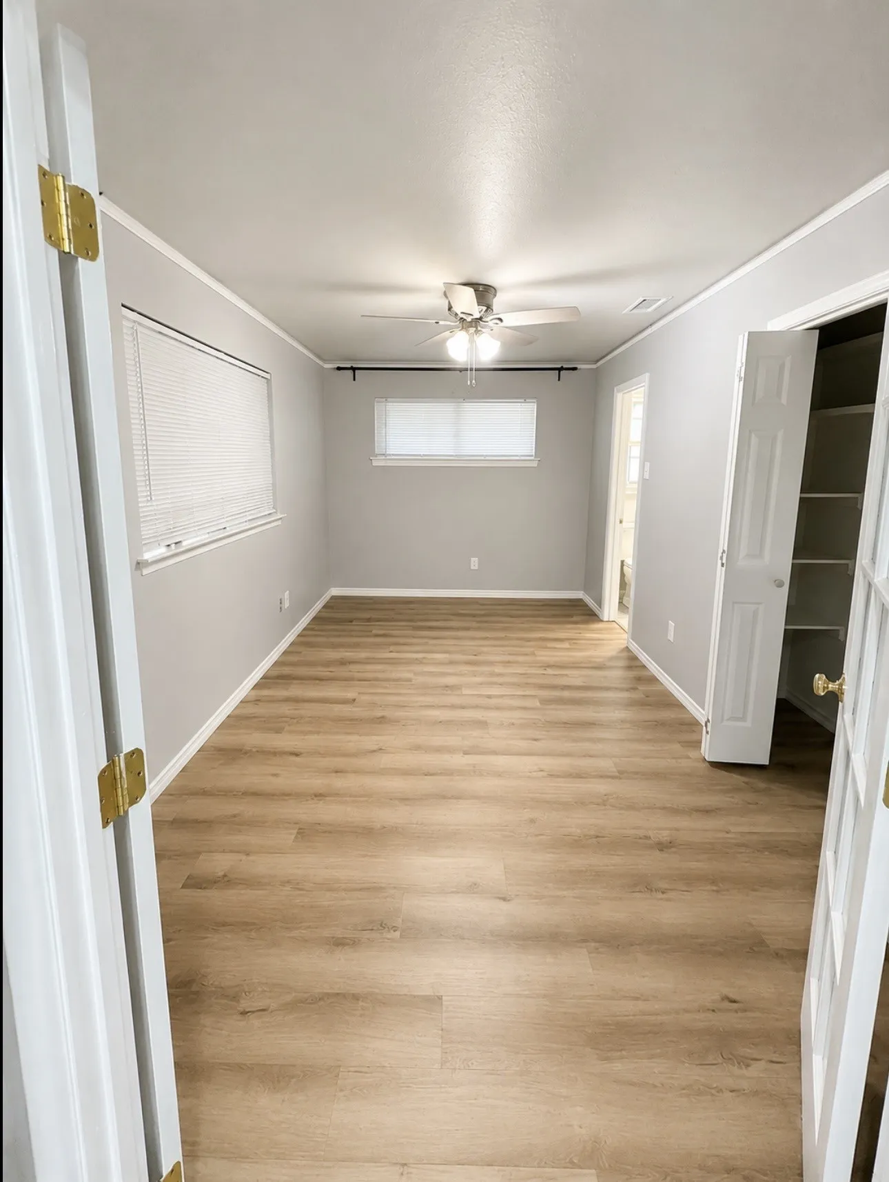 Single Family Residence For Sale in Dallas County , 9022 Villa Park Circle, Dallas, Texas 75225, 3 Bedroom, 2 Bathroom, 2 Garage spaces, 1,678 Sqft, built in 1966, mls#21315578, Real Estate Agent in Dallas, Homes For Sale in Dallas county, Homes For Sale in Dallas, Realtor in Dallas Texas, Real Estate Brokerage Independent Realty Texas, Luminita Cordes Realtor