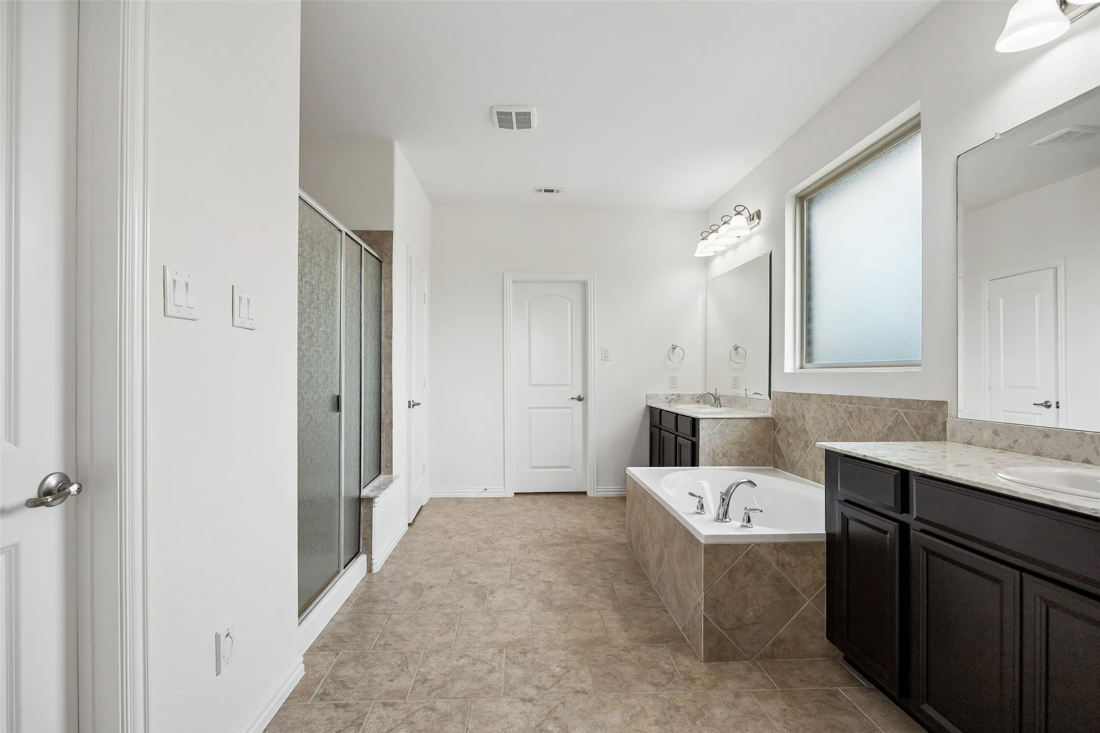 Single Family Residence For Rent in Denton County , 1165 Clearwater Drive, Frisco, Texas 75036, 5 Bedroom, 5 Bathroom, 2 Garage spaces, 5,183 Sqft, built in 2014, mls#21320067, Real Estate Agent in Frisco, Homes For Rent in Denton county, Homes For Rent in Frisco, Realtor in Frisco Texas, Real Estate Brokerage Independent Realty Texas, Luminita Cordes Realtor