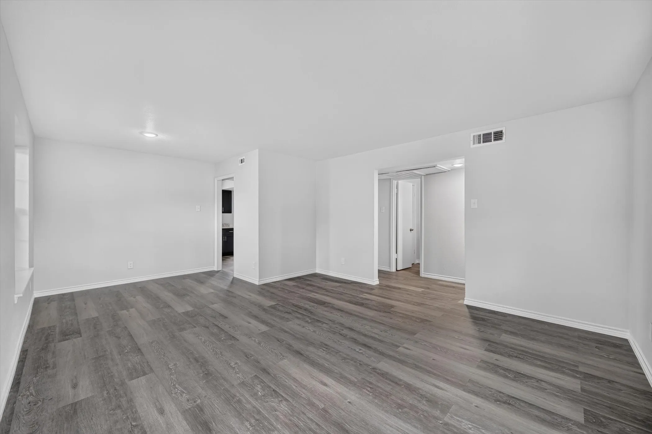 Condominium For Sale in Dallas County , 1801 E Grauwyler Road 101, Irving, Texas 75061, 3 Bedroom, 3 Bathroom, Garage spaces, 1,552 Sqft, built in 1970, mls#21320036, Real Estate Agent in Irving, Homes For Sale in Dallas county, Homes For Sale in Irving, Realtor in Irving Texas, Real Estate Brokerage Independent Realty Texas, Luminita Cordes Realtor