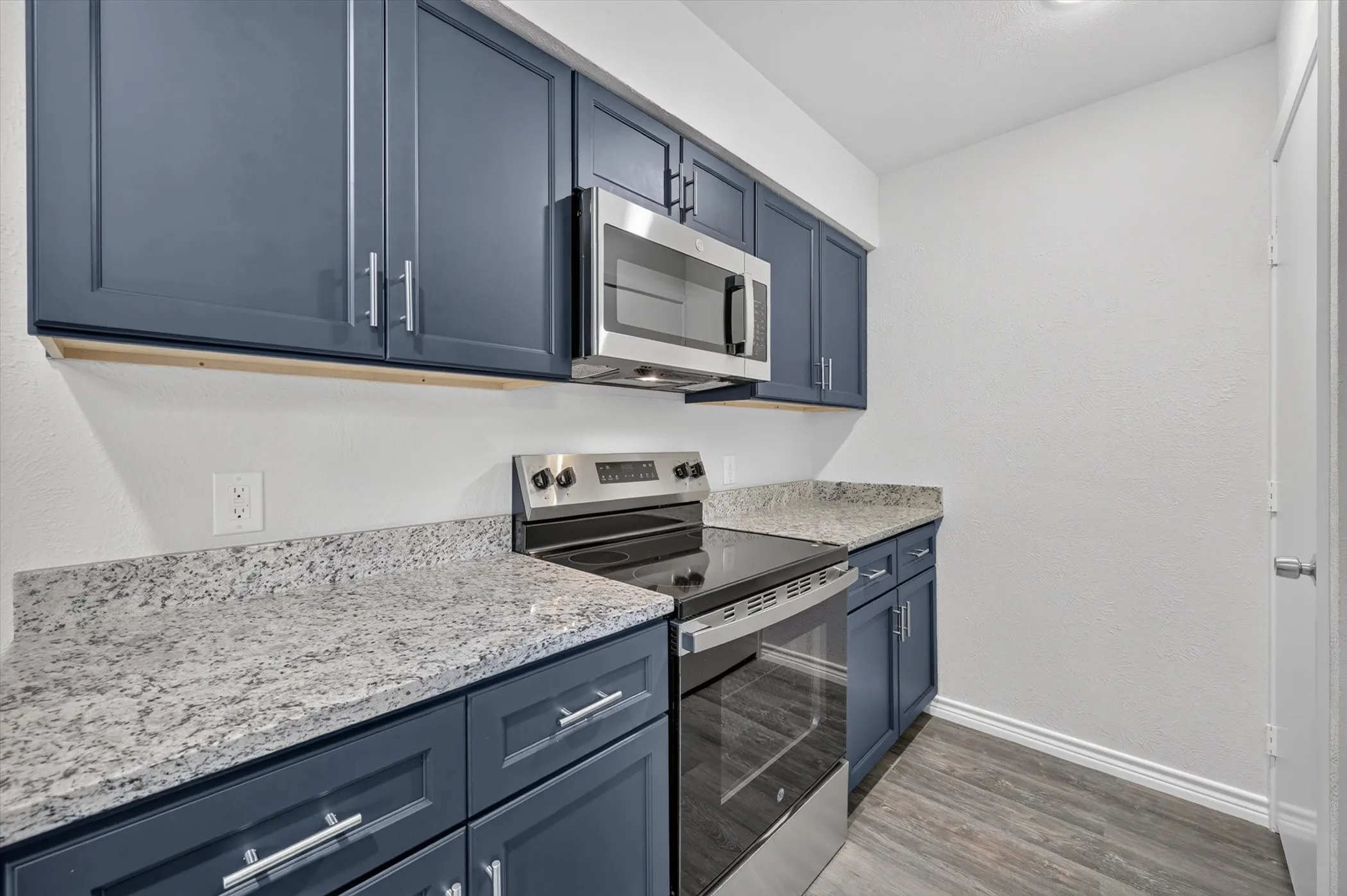 Condominium For Sale in Dallas County , 1801 E Grauwyler Road 101, Irving, Texas 75061, 3 Bedroom, 3 Bathroom, Garage spaces, 1,552 Sqft, built in 1970, mls#21320036, Real Estate Agent in Irving, Homes For Sale in Dallas county, Homes For Sale in Irving, Realtor in Irving Texas, Real Estate Brokerage Independent Realty Texas, Luminita Cordes Realtor