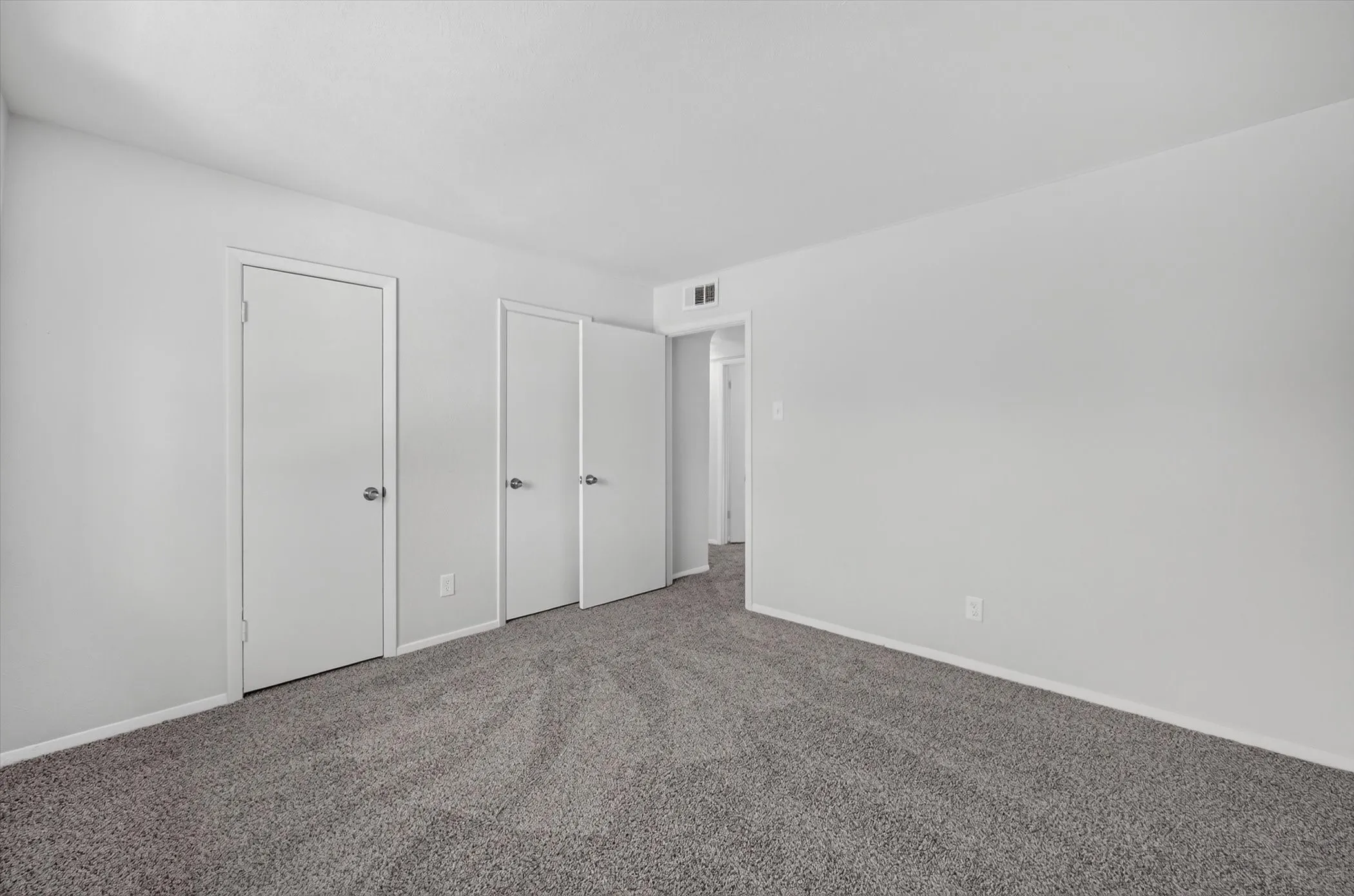 Condominium For Sale in Dallas County , 1801 E Grauwyler Road 101, Irving, Texas 75061, 3 Bedroom, 3 Bathroom, Garage spaces, 1,552 Sqft, built in 1970, mls#21320036, Real Estate Agent in Irving, Homes For Sale in Dallas county, Homes For Sale in Irving, Realtor in Irving Texas, Real Estate Brokerage Independent Realty Texas, Luminita Cordes Realtor