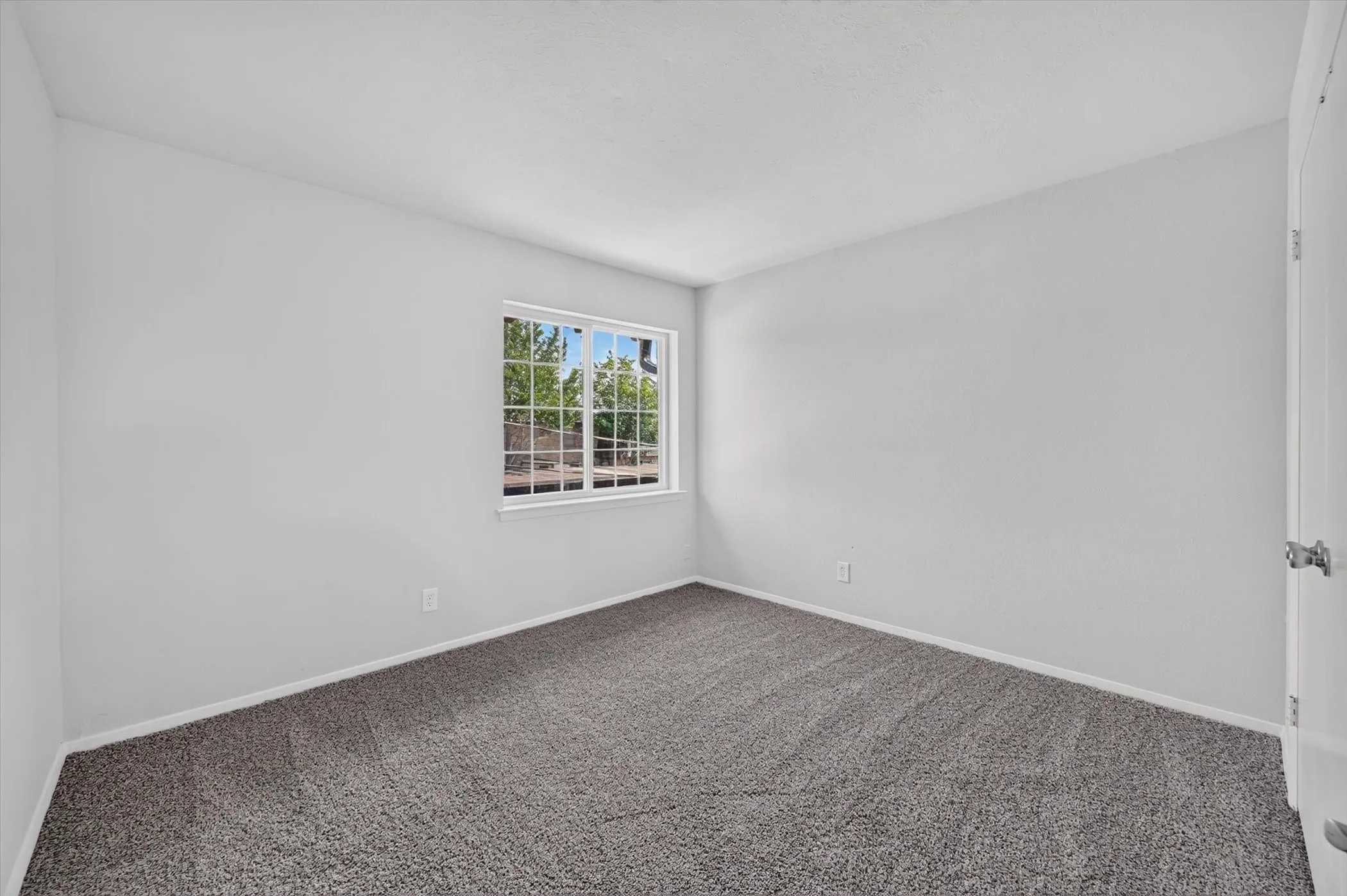 Condominium For Sale in Dallas County , 1801 E Grauwyler Road 101, Irving, Texas 75061, 3 Bedroom, 3 Bathroom, Garage spaces, 1,552 Sqft, built in 1970, mls#21320036, Real Estate Agent in Irving, Homes For Sale in Dallas county, Homes For Sale in Irving, Realtor in Irving Texas, Real Estate Brokerage Independent Realty Texas, Luminita Cordes Realtor