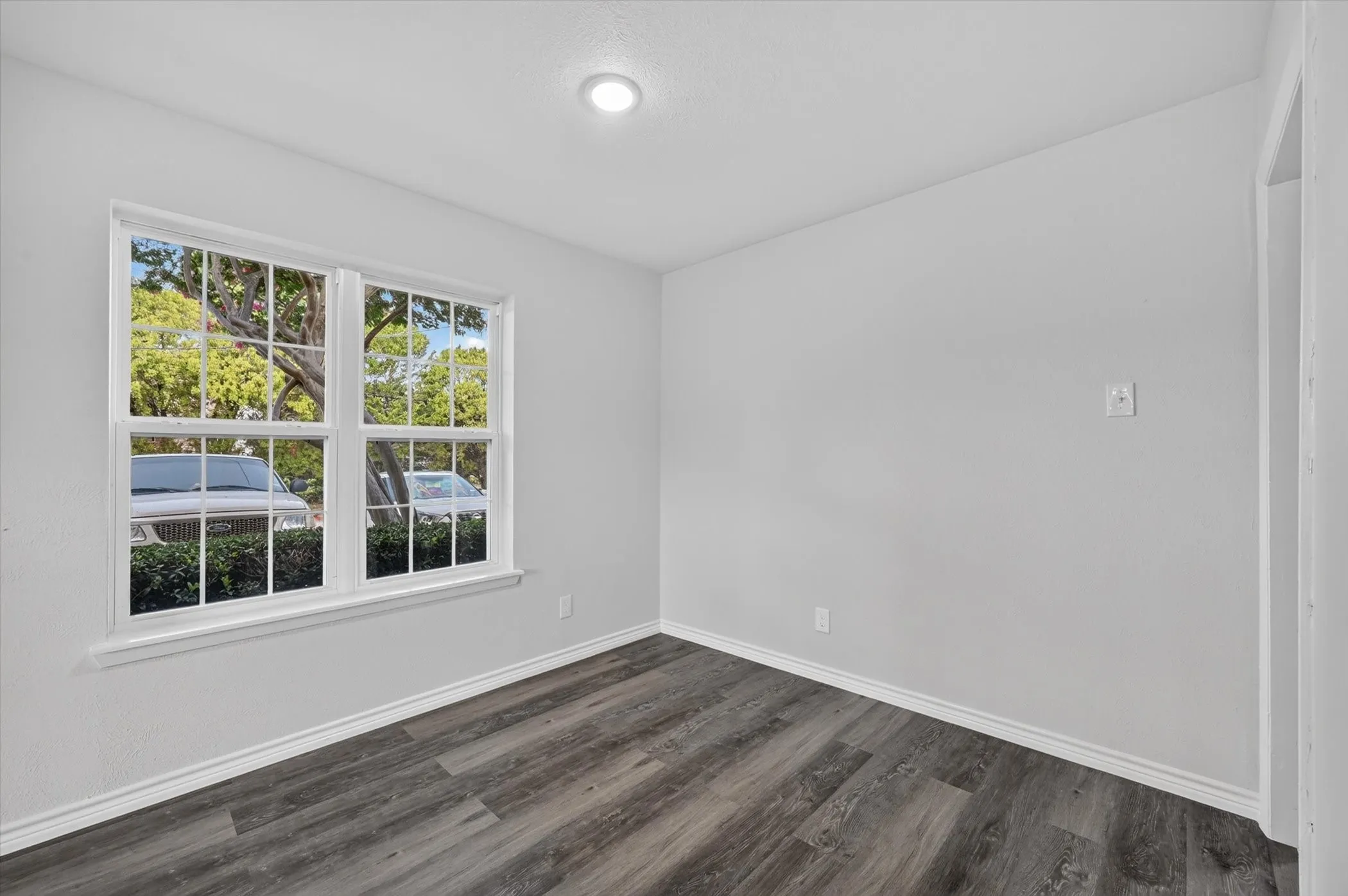 Condominium For Sale in Dallas County , 1801 E Grauwyler Road 101, Irving, Texas 75061, 3 Bedroom, 3 Bathroom, Garage spaces, 1,552 Sqft, built in 1970, mls#21320036, Real Estate Agent in Irving, Homes For Sale in Dallas county, Homes For Sale in Irving, Realtor in Irving Texas, Real Estate Brokerage Independent Realty Texas, Luminita Cordes Realtor