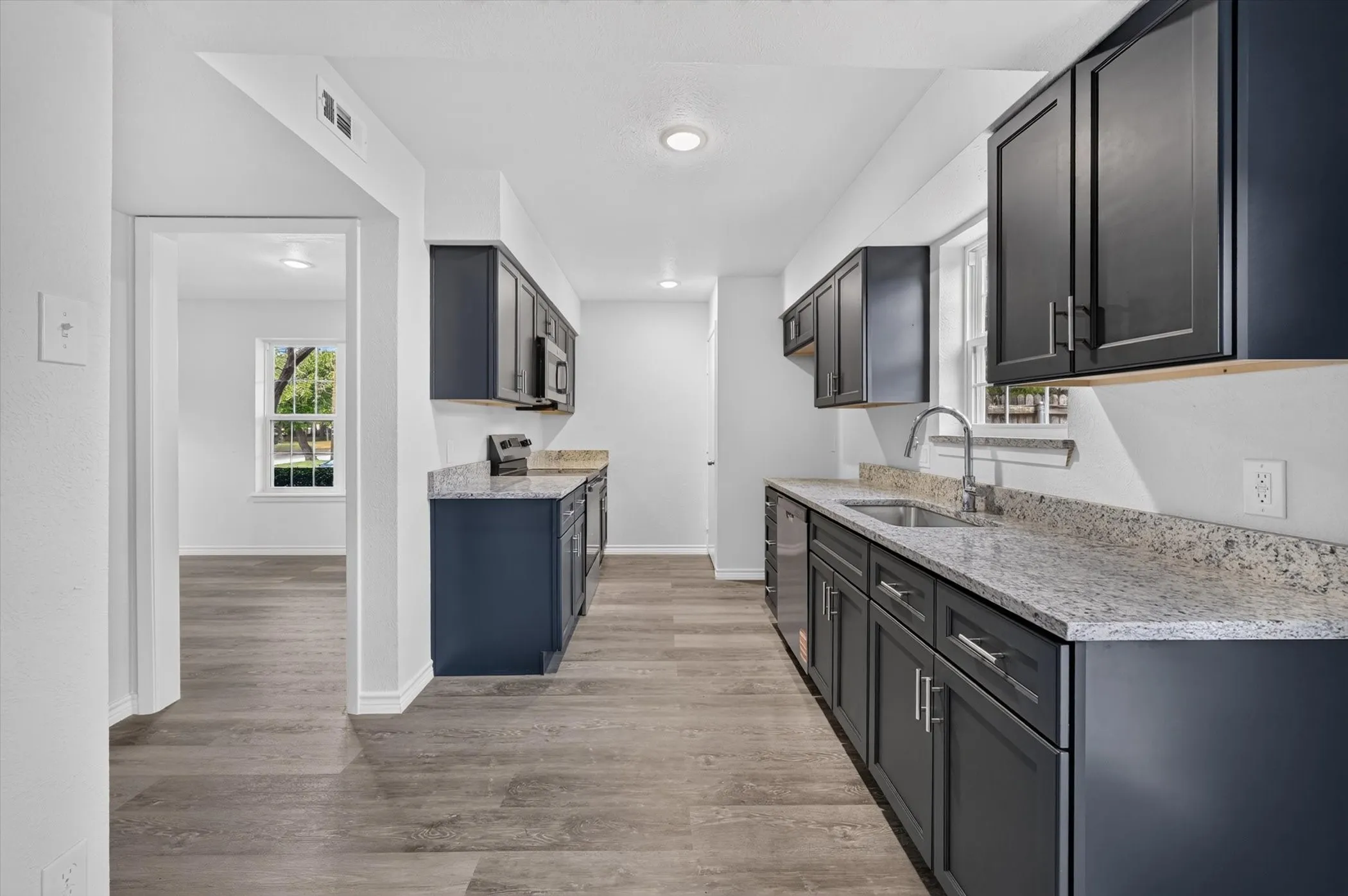Condominium For Sale in Dallas County , 1801 E Grauwyler Road 101, Irving, Texas 75061, 3 Bedroom, 3 Bathroom, Garage spaces, 1,552 Sqft, built in 1970, mls#21320036, Real Estate Agent in Irving, Homes For Sale in Dallas county, Homes For Sale in Irving, Realtor in Irving Texas, Real Estate Brokerage Independent Realty Texas, Luminita Cordes Realtor