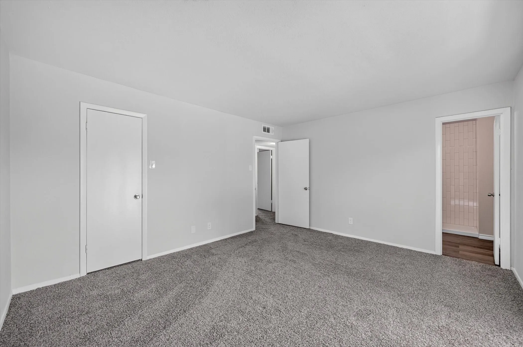 Condominium For Sale in Dallas County , 1801 E Grauwyler Road 101, Irving, Texas 75061, 3 Bedroom, 3 Bathroom, Garage spaces, 1,552 Sqft, built in 1970, mls#21320036, Real Estate Agent in Irving, Homes For Sale in Dallas county, Homes For Sale in Irving, Realtor in Irving Texas, Real Estate Brokerage Independent Realty Texas, Luminita Cordes Realtor