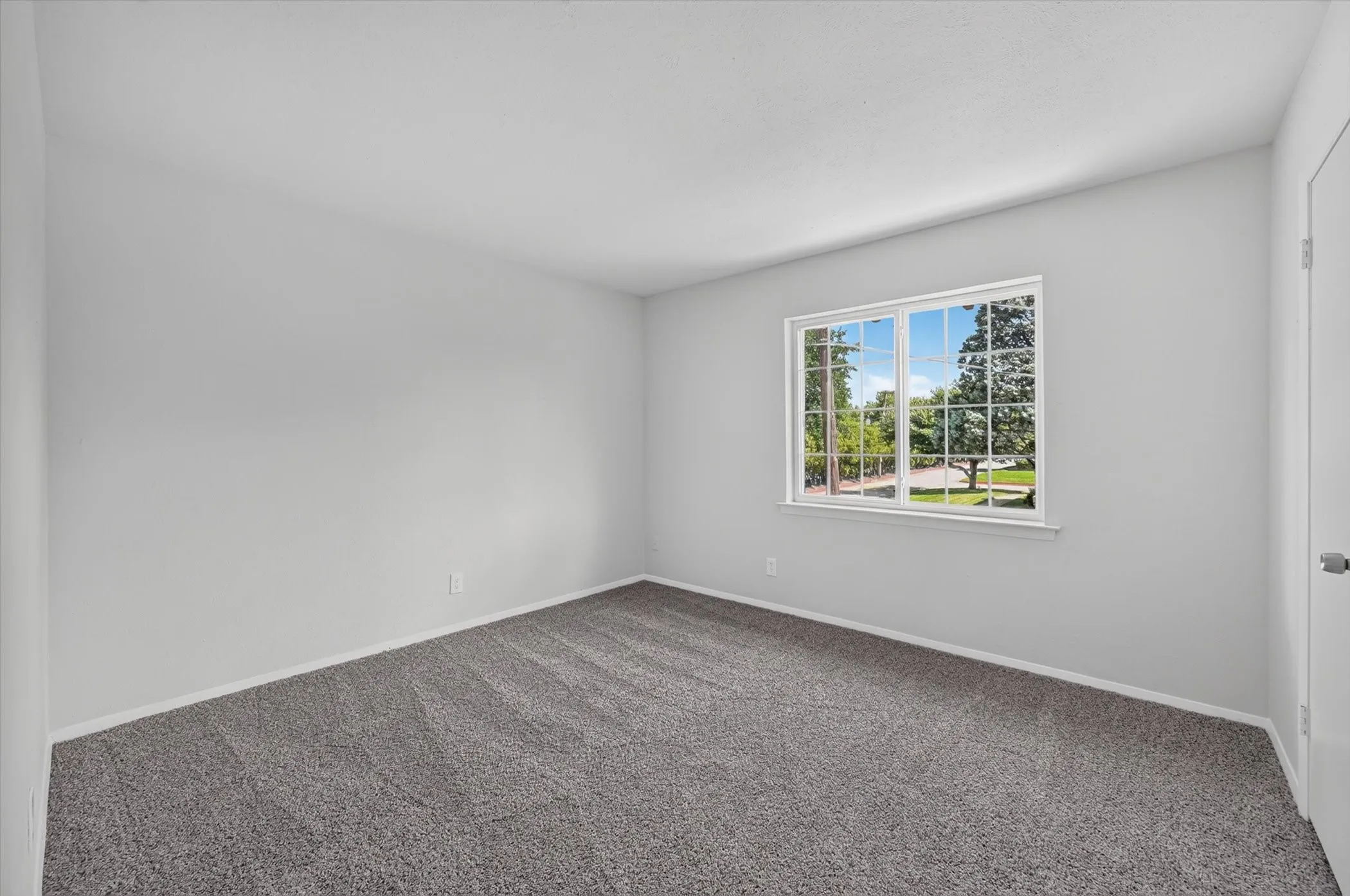 Condominium For Sale in Dallas County , 1801 E Grauwyler Road 101, Irving, Texas 75061, 3 Bedroom, 3 Bathroom, Garage spaces, 1,552 Sqft, built in 1970, mls#21320036, Real Estate Agent in Irving, Homes For Sale in Dallas county, Homes For Sale in Irving, Realtor in Irving Texas, Real Estate Brokerage Independent Realty Texas, Luminita Cordes Realtor