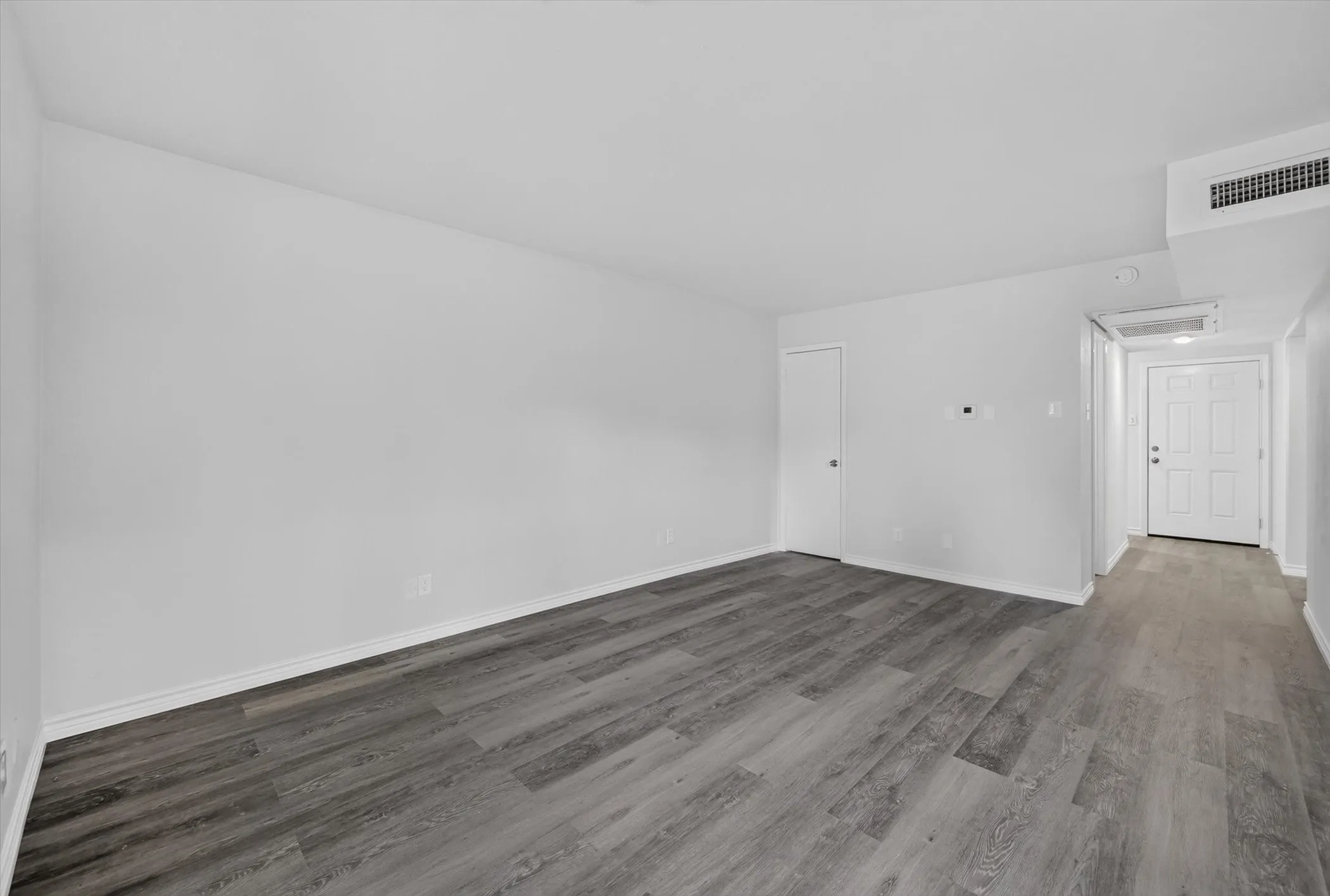 Condominium For Sale in Dallas County , 1801 E Grauwyler Road 101, Irving, Texas 75061, 3 Bedroom, 3 Bathroom, Garage spaces, 1,552 Sqft, built in 1970, mls#21320036, Real Estate Agent in Irving, Homes For Sale in Dallas county, Homes For Sale in Irving, Realtor in Irving Texas, Real Estate Brokerage Independent Realty Texas, Luminita Cordes Realtor