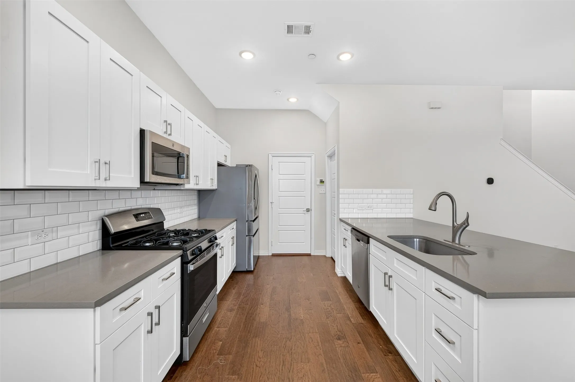 Condominium For Rent in Dallas County , 4354 Hebron Street, Irving, Texas 75061, 3 Bedroom, 3 Bathroom, 2 Garage spaces, 1,883 Sqft, built in 2020, mls#21319871, Real Estate Agent in Irving, Homes For Rent in Dallas county, Homes For Rent in Irving, Realtor in Irving Texas, Real Estate Brokerage Independent Realty Texas, Luminita Cordes Realtor