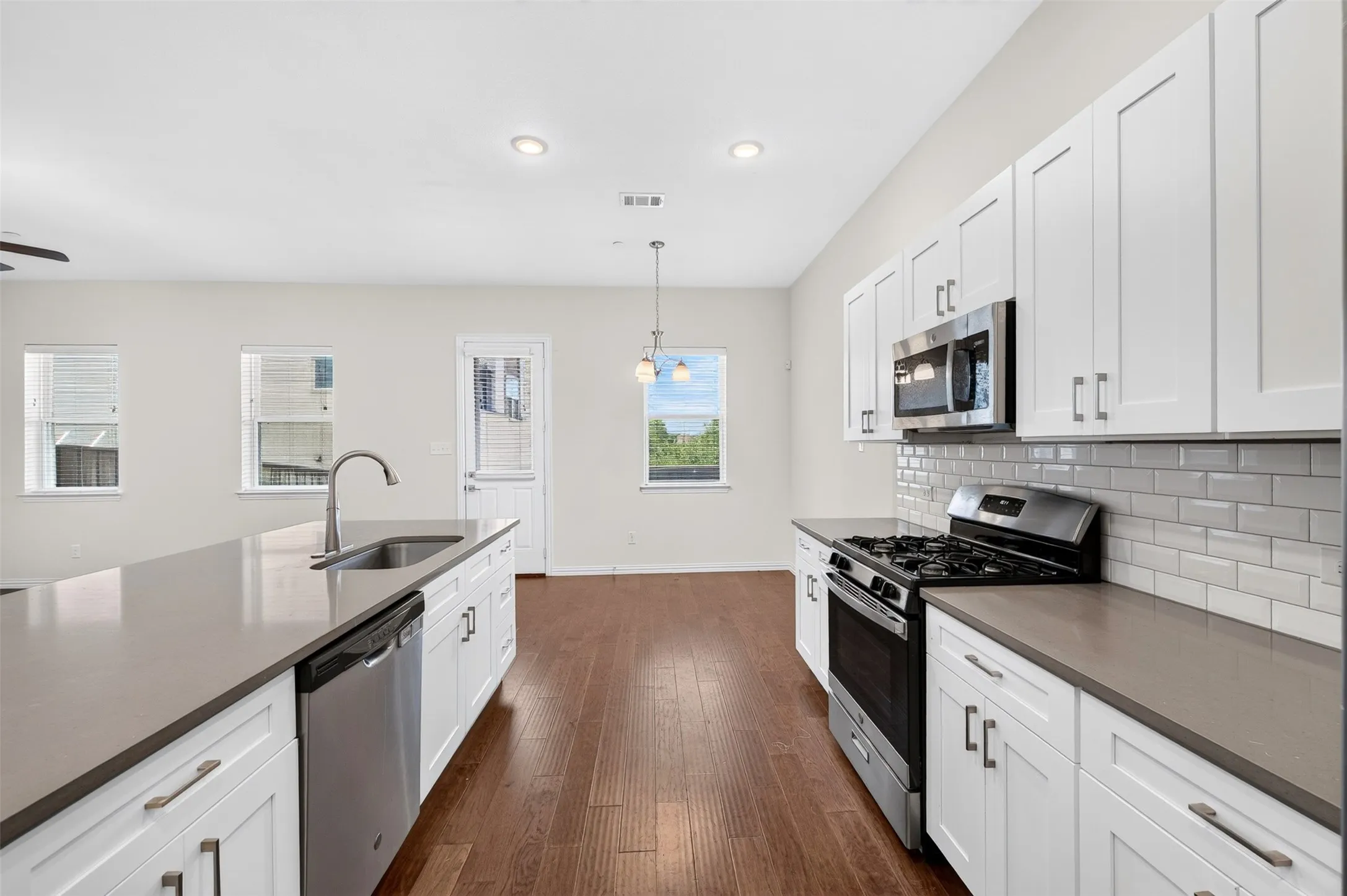 Condominium For Rent in Dallas County , 4354 Hebron Street, Irving, Texas 75061, 3 Bedroom, 3 Bathroom, 2 Garage spaces, 1,883 Sqft, built in 2020, mls#21319871, Real Estate Agent in Irving, Homes For Rent in Dallas county, Homes For Rent in Irving, Realtor in Irving Texas, Real Estate Brokerage Independent Realty Texas, Luminita Cordes Realtor