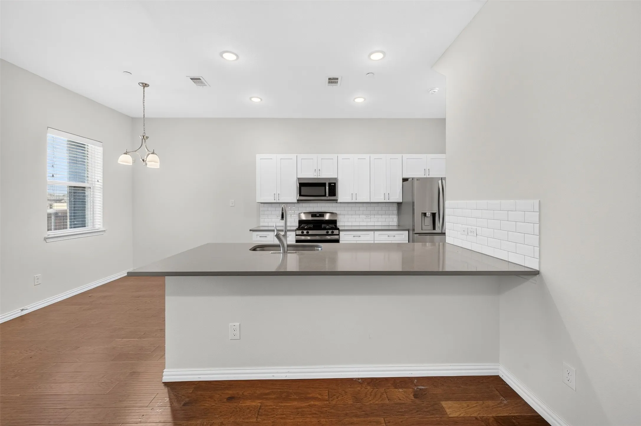 Condominium For Rent in Dallas County , 4354 Hebron Street, Irving, Texas 75061, 3 Bedroom, 3 Bathroom, 2 Garage spaces, 1,883 Sqft, built in 2020, mls#21319871, Real Estate Agent in Irving, Homes For Rent in Dallas county, Homes For Rent in Irving, Realtor in Irving Texas, Real Estate Brokerage Independent Realty Texas, Luminita Cordes Realtor