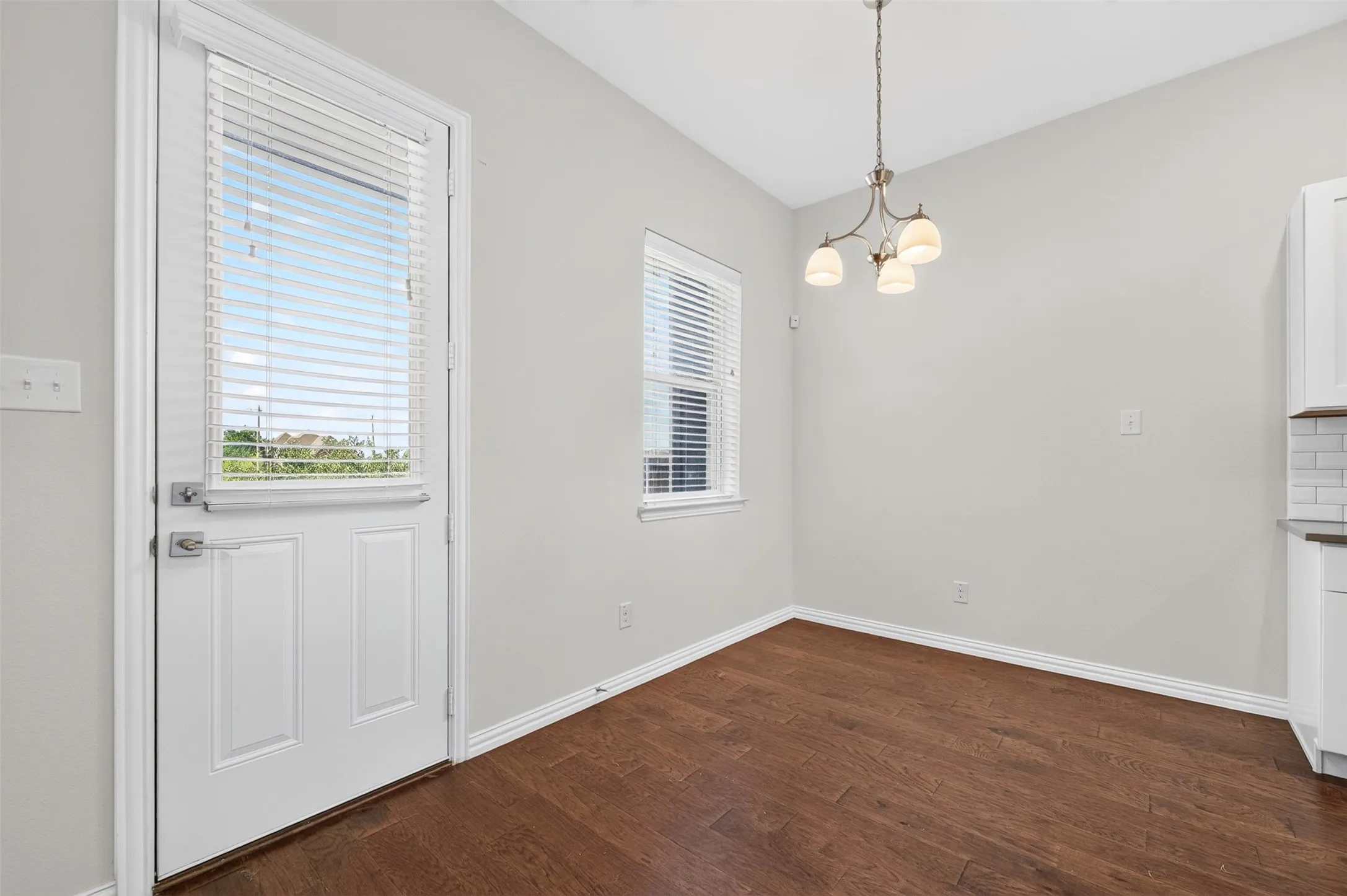 Condominium For Rent in Dallas County , 4354 Hebron Street, Irving, Texas 75061, 3 Bedroom, 3 Bathroom, 2 Garage spaces, 1,883 Sqft, built in 2020, mls#21319871, Real Estate Agent in Irving, Homes For Rent in Dallas county, Homes For Rent in Irving, Realtor in Irving Texas, Real Estate Brokerage Independent Realty Texas, Luminita Cordes Realtor