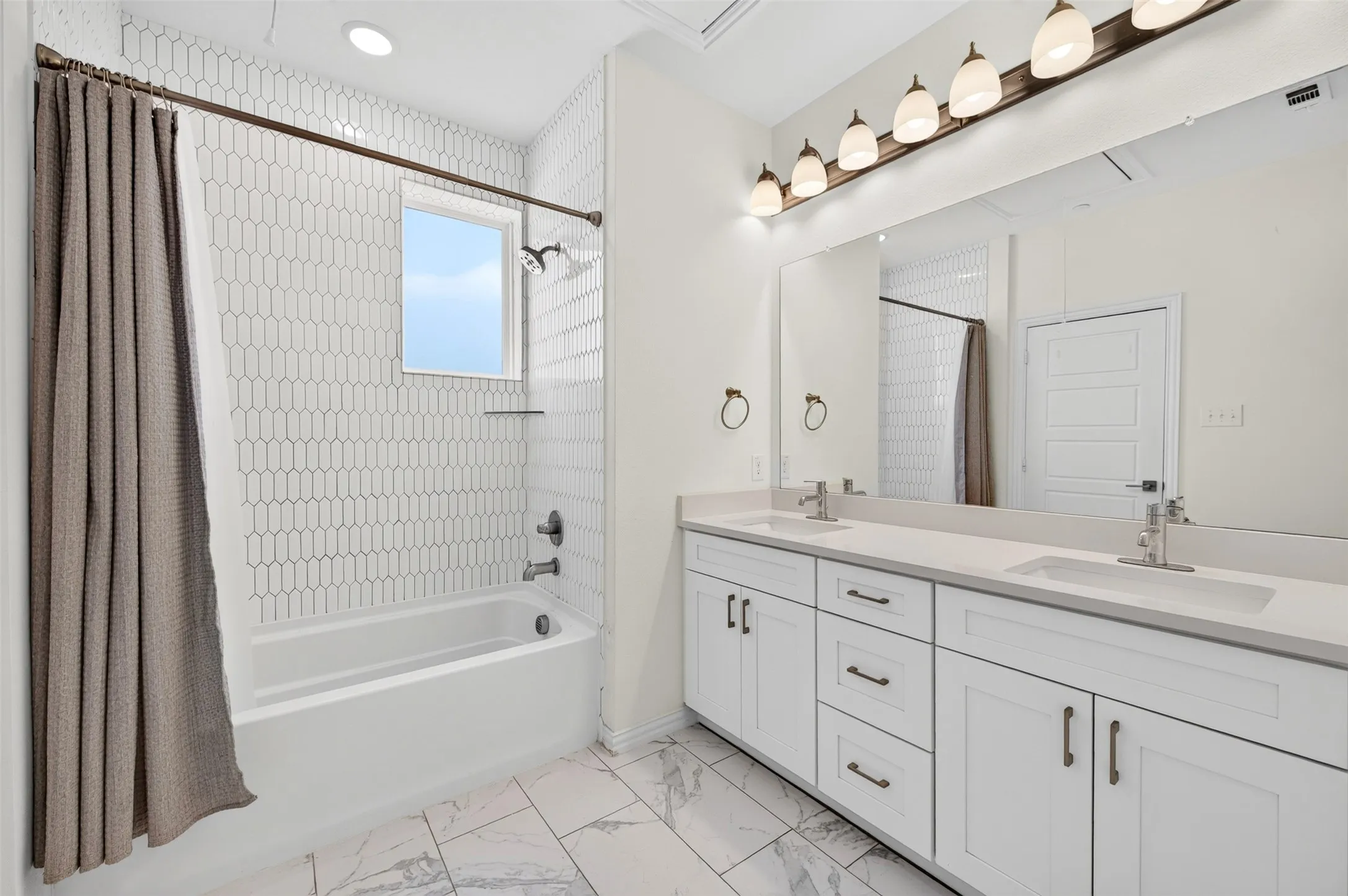 Condominium For Rent in Dallas County , 4354 Hebron Street, Irving, Texas 75061, 3 Bedroom, 3 Bathroom, 2 Garage spaces, 1,883 Sqft, built in 2020, mls#21319871, Real Estate Agent in Irving, Homes For Rent in Dallas county, Homes For Rent in Irving, Realtor in Irving Texas, Real Estate Brokerage Independent Realty Texas, Luminita Cordes Realtor