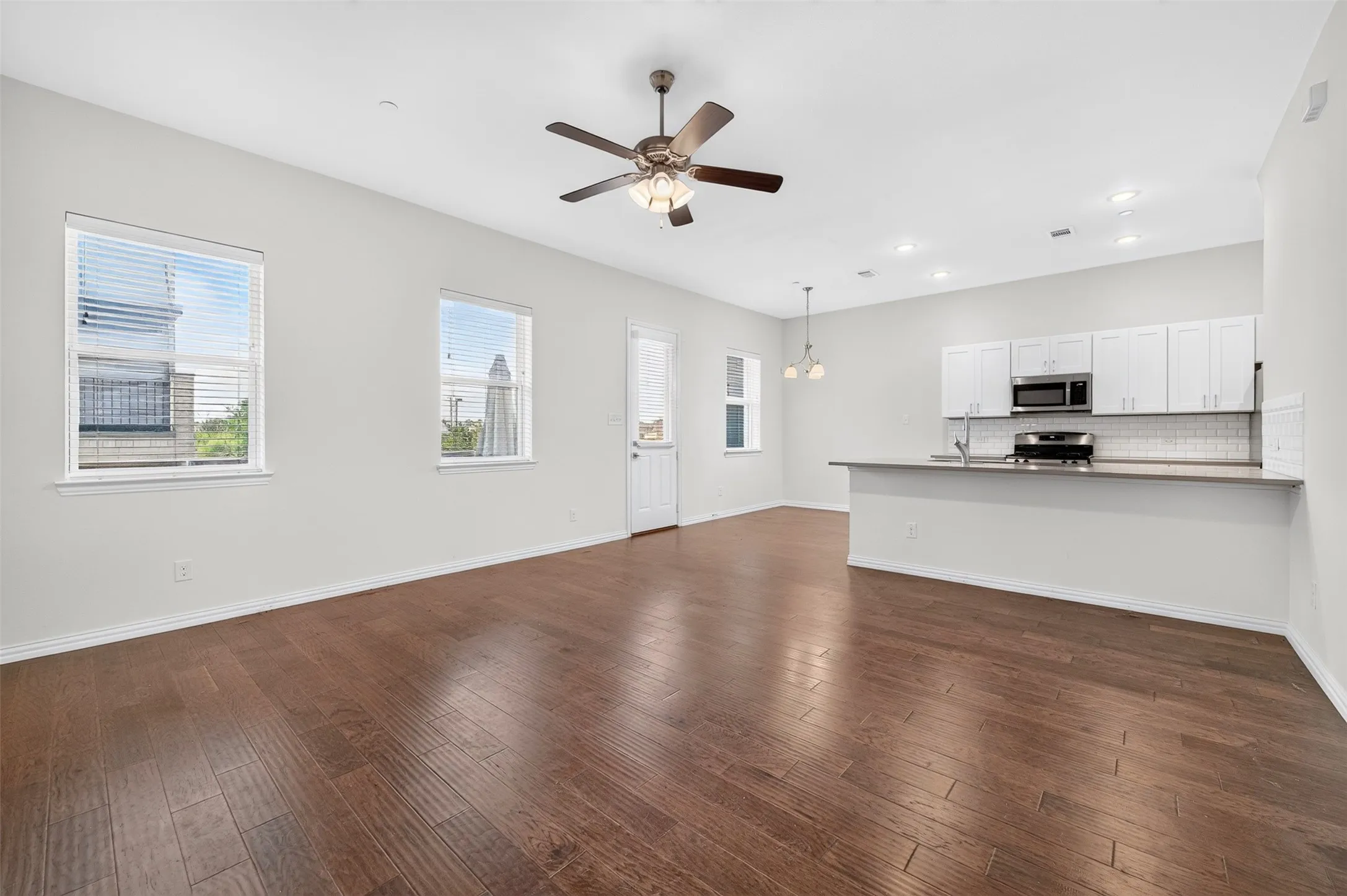 Condominium For Rent in Dallas County , 4354 Hebron Street, Irving, Texas 75061, 3 Bedroom, 3 Bathroom, 2 Garage spaces, 1,883 Sqft, built in 2020, mls#21319871, Real Estate Agent in Irving, Homes For Rent in Dallas county, Homes For Rent in Irving, Realtor in Irving Texas, Real Estate Brokerage Independent Realty Texas, Luminita Cordes Realtor