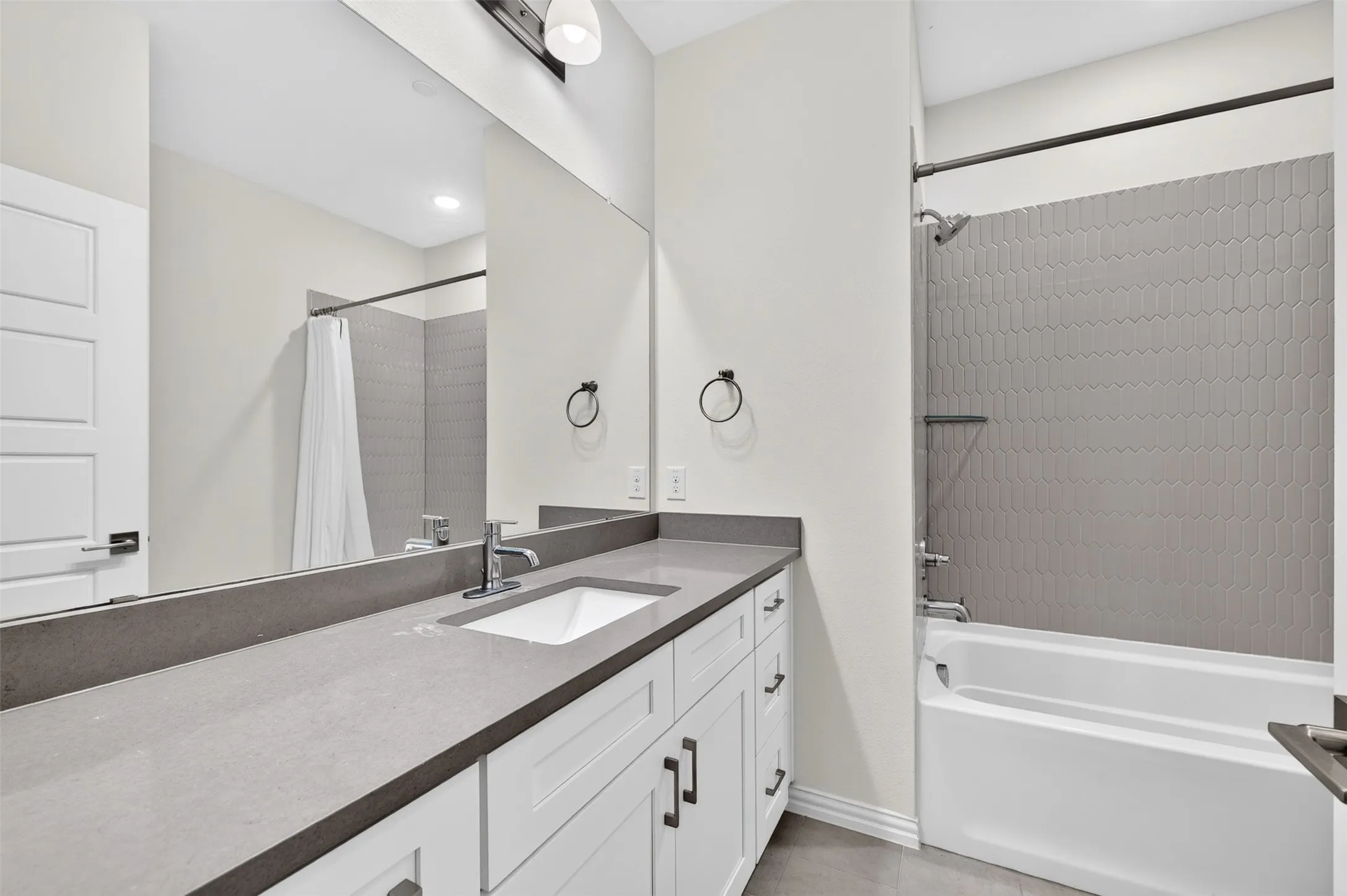 Condominium For Rent in Dallas County , 4354 Hebron Street, Irving, Texas 75061, 3 Bedroom, 3 Bathroom, 2 Garage spaces, 1,883 Sqft, built in 2020, mls#21319871, Real Estate Agent in Irving, Homes For Rent in Dallas county, Homes For Rent in Irving, Realtor in Irving Texas, Real Estate Brokerage Independent Realty Texas, Luminita Cordes Realtor