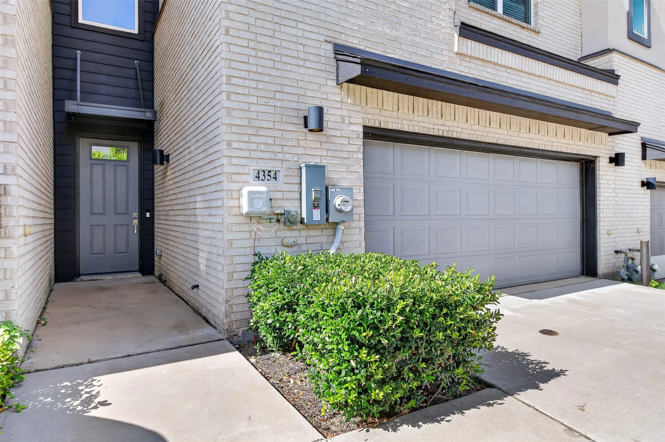 Condominium For Rent in Dallas County , 4354 Hebron Street, Irving, Texas 75061, 3 Bedroom, 3 Bathroom, 2 Garage spaces, 1,883 Sqft, built in 2020, mls#21319871, Real Estate Agent in Irving, Homes For Rent in Dallas county, Homes For Rent in Irving, Realtor in Irving Texas, Real Estate Brokerage Independent Realty Texas, Luminita Cordes Realtor