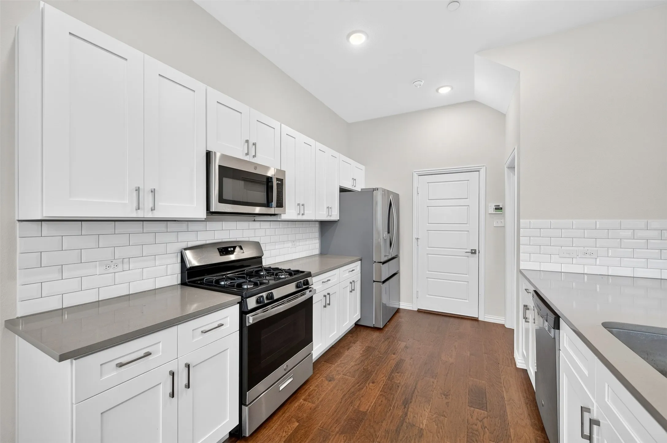 Condominium For Rent in Dallas County , 4354 Hebron Street, Irving, Texas 75061, 3 Bedroom, 3 Bathroom, 2 Garage spaces, 1,883 Sqft, built in 2020, mls#21319871, Real Estate Agent in Irving, Homes For Rent in Dallas county, Homes For Rent in Irving, Realtor in Irving Texas, Real Estate Brokerage Independent Realty Texas, Luminita Cordes Realtor